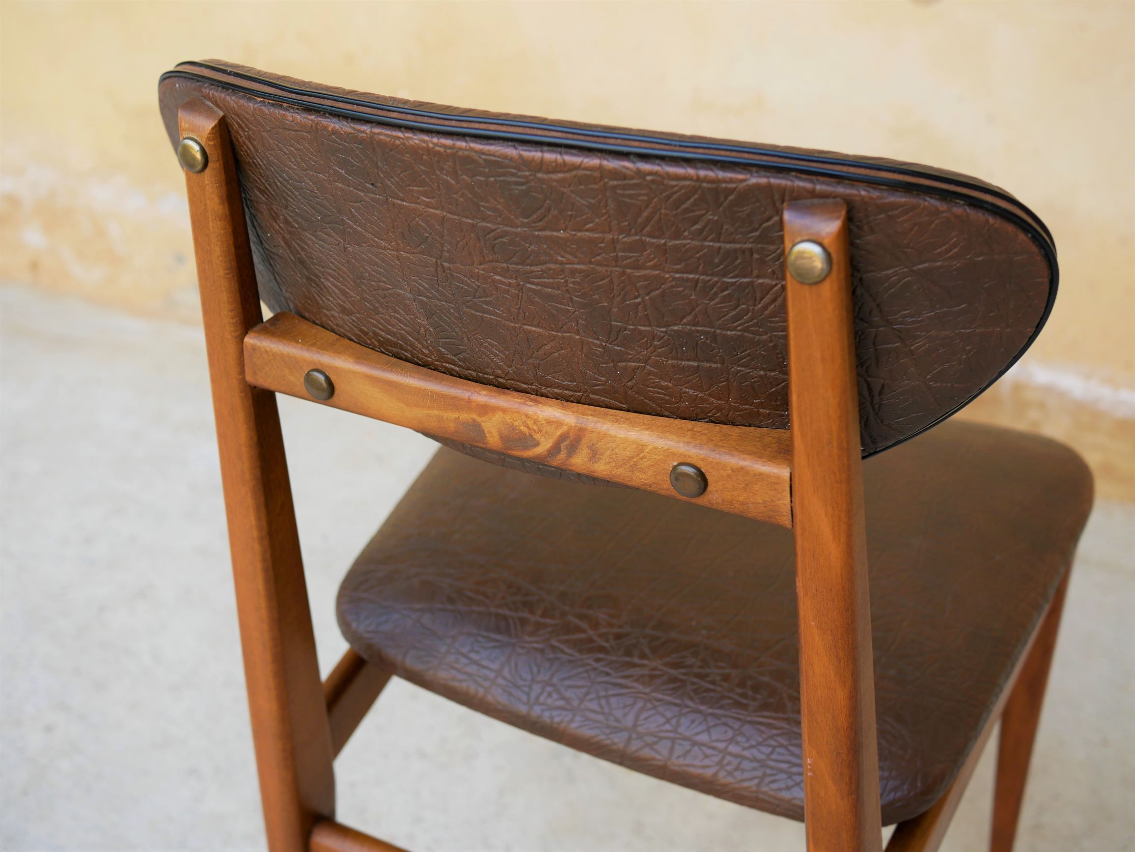 Set of 6 vintage wood and leatherette chairs