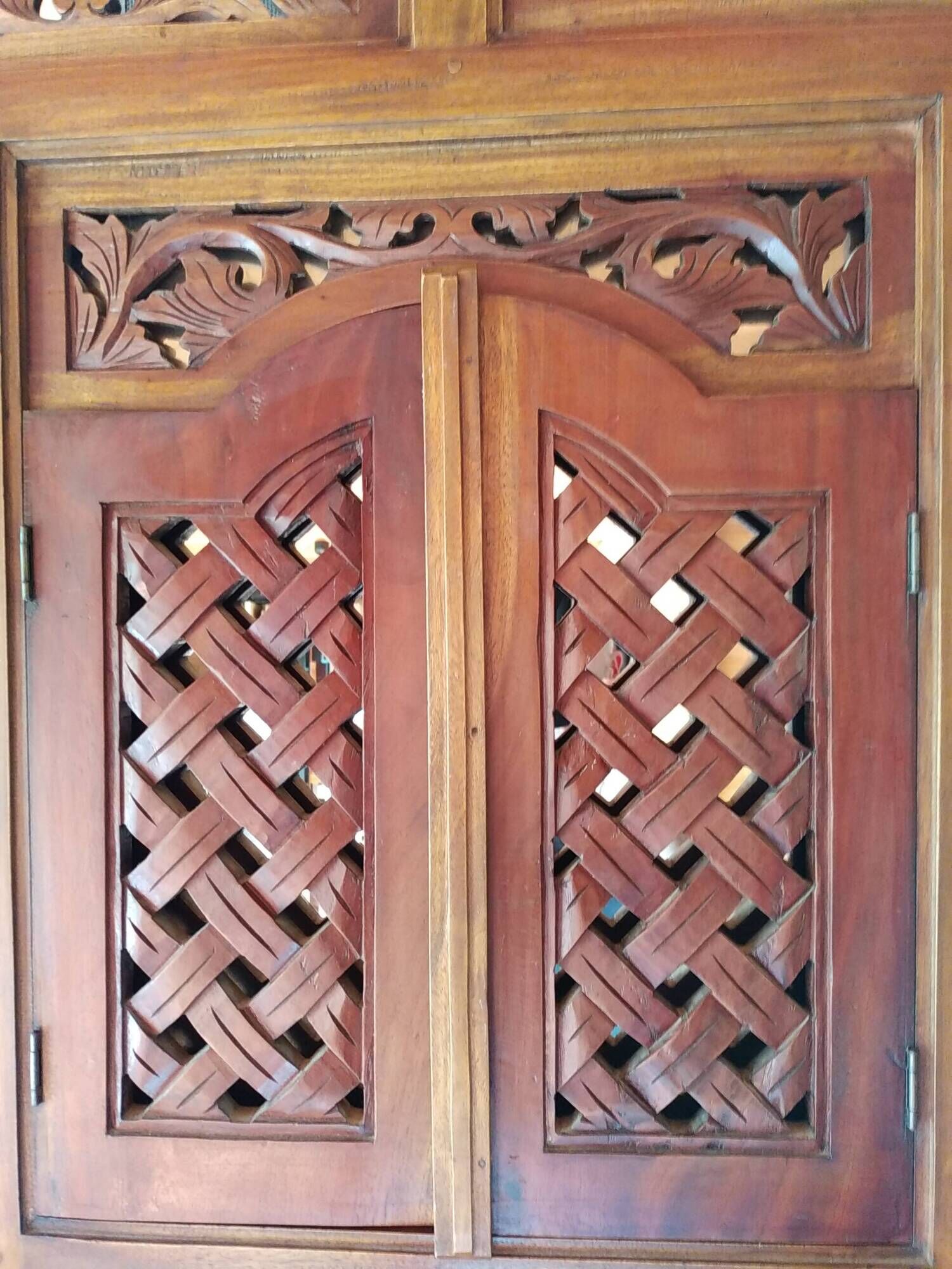 Miroir Balinais Vintage à Porte Volet Sculpté à la Main .