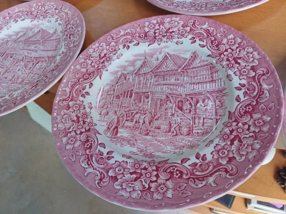 Vintage assiette anglaise royal Tudor ware