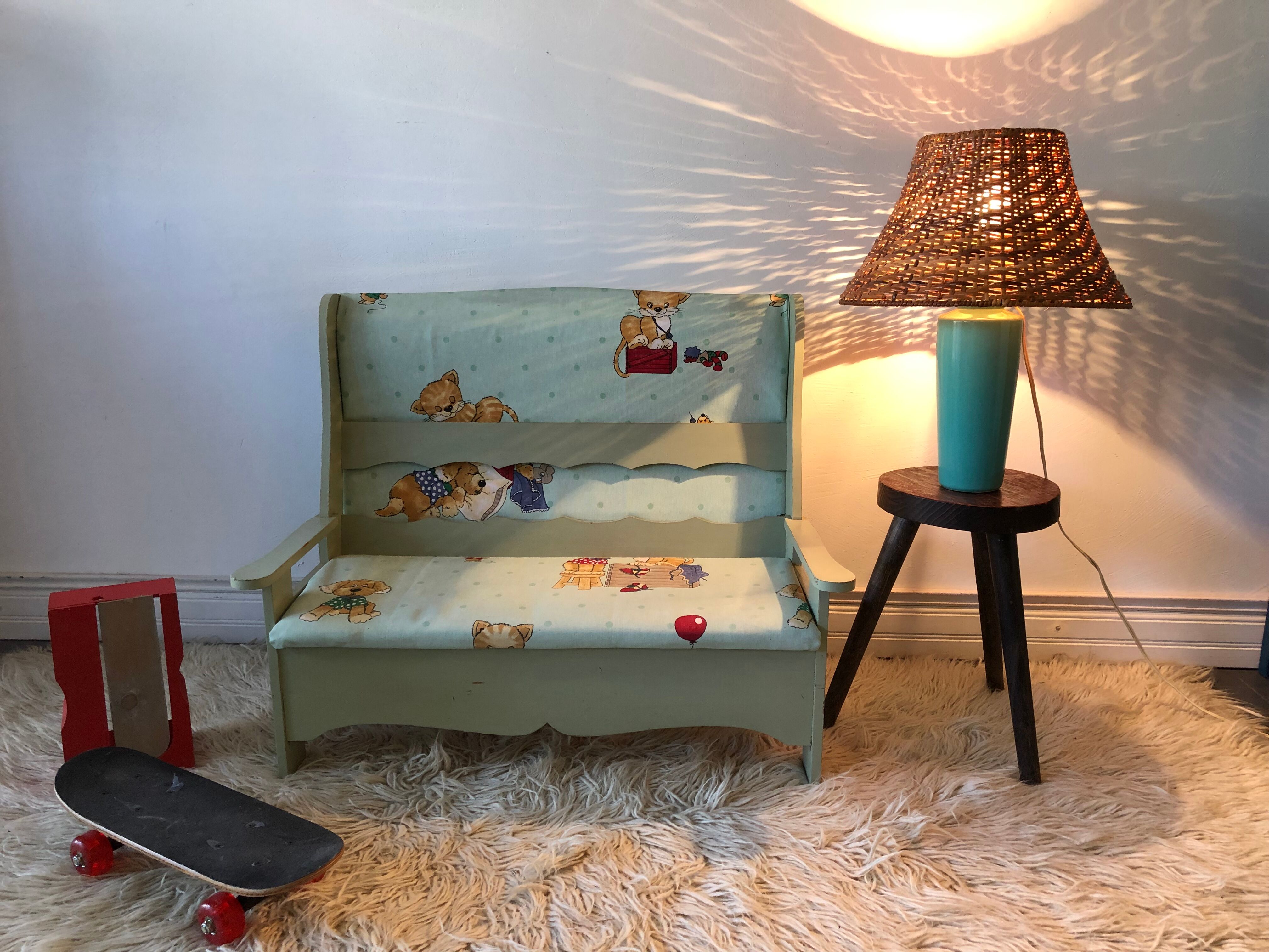 Enamelled ceramic lamp and rattan