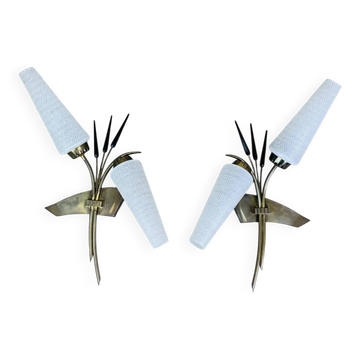 Pair of 1950s wall lights in brass and opaline tulips, Lunel/Arlus