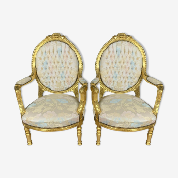 Pair of Louis XVI armchairs with gilded wooden medallion