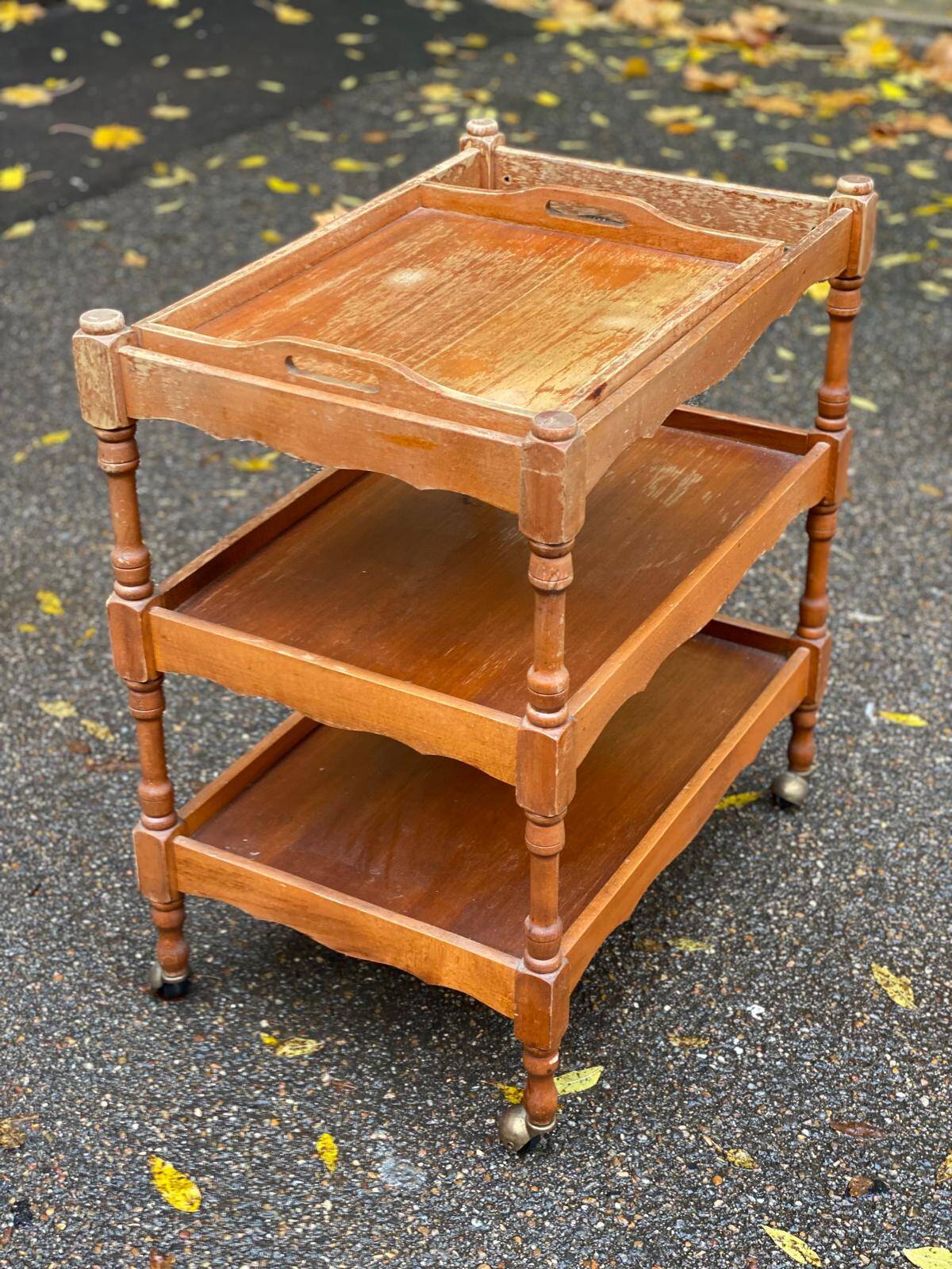 Serving cart/dessert bar trolley on wheels with removable tray