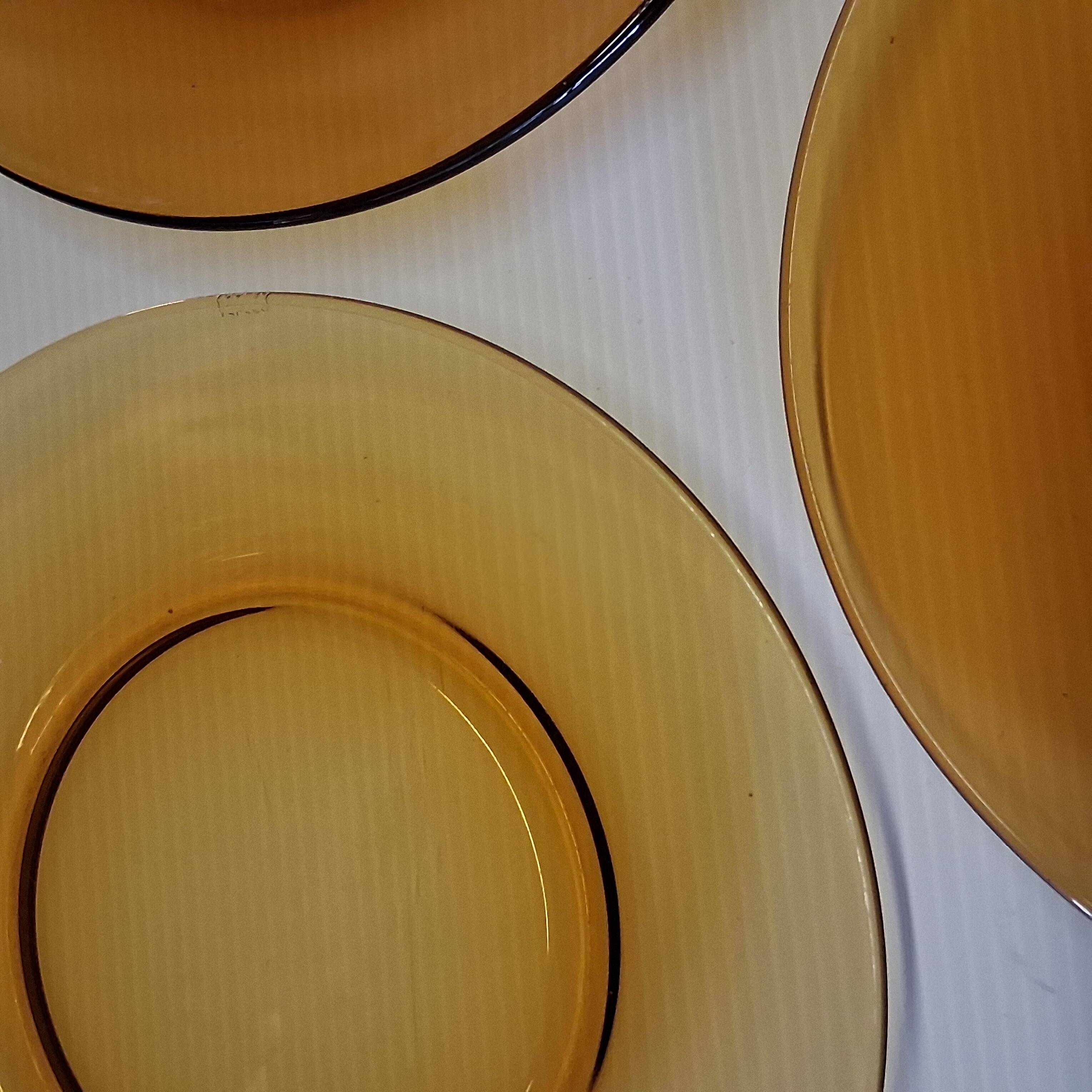 Lot de 6 assiettes à dessert en verre jaune de chez Duralex en bon état