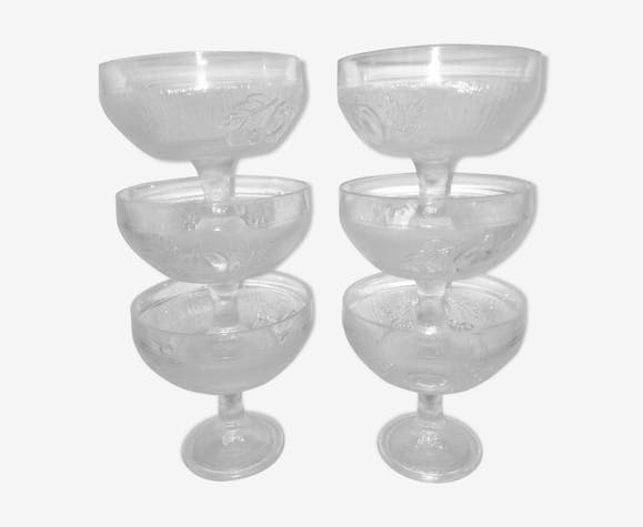 6 Coupes à dessert en verre ciselé aux motifs de fruits