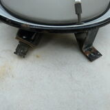 Applique en fonte émaillée blanche bordure bleue diamètre 30cm.