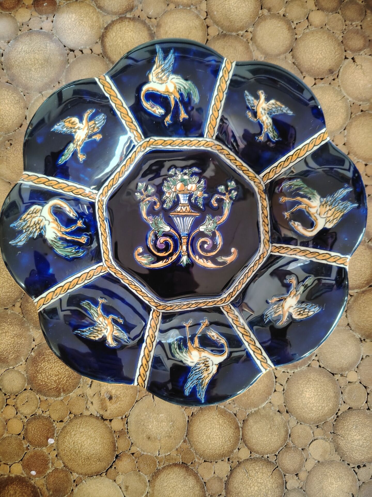 Ceramic dish from Gien Renaissance blue background D22 cm