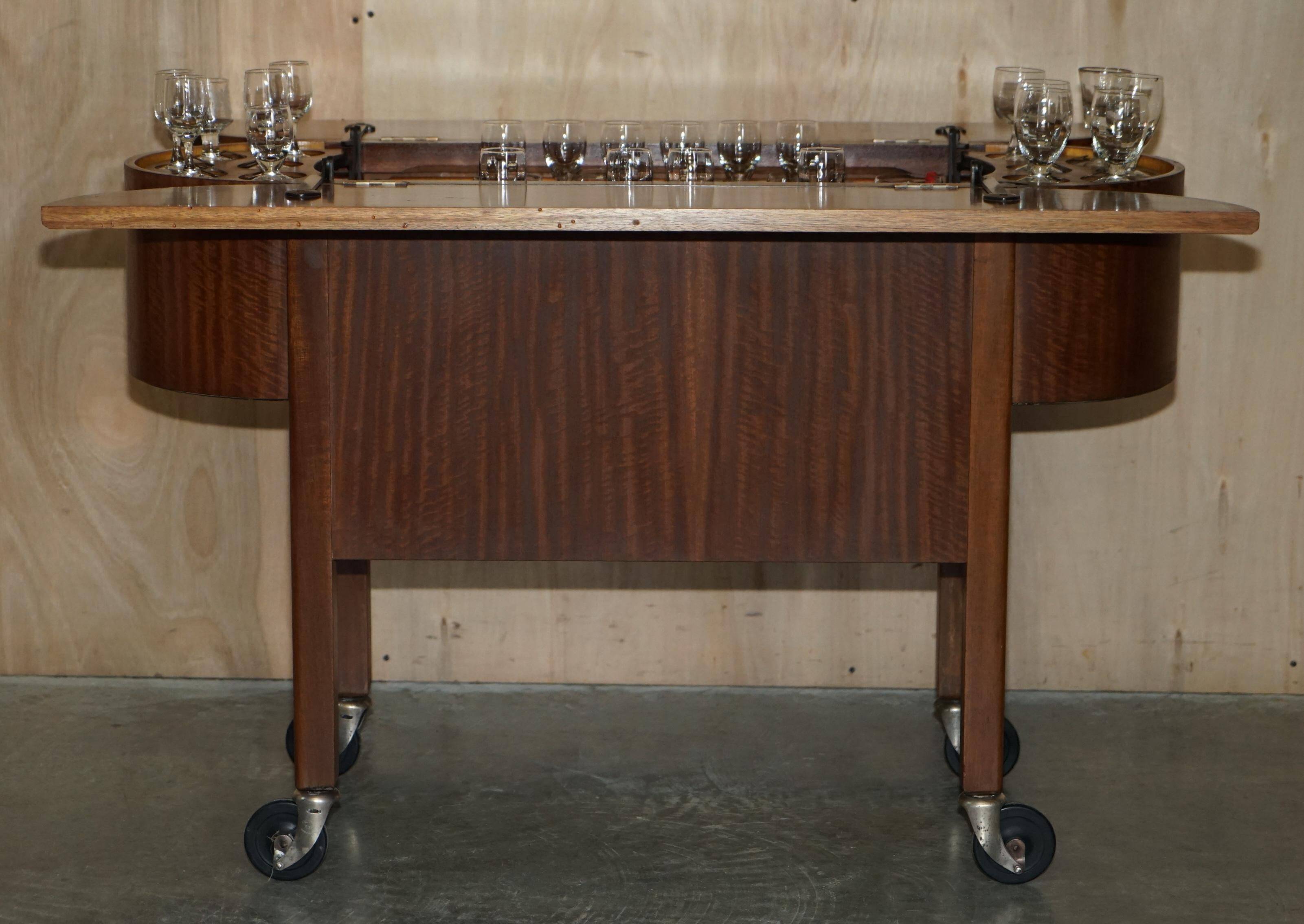Bar vintage années 1930 sur roulettes