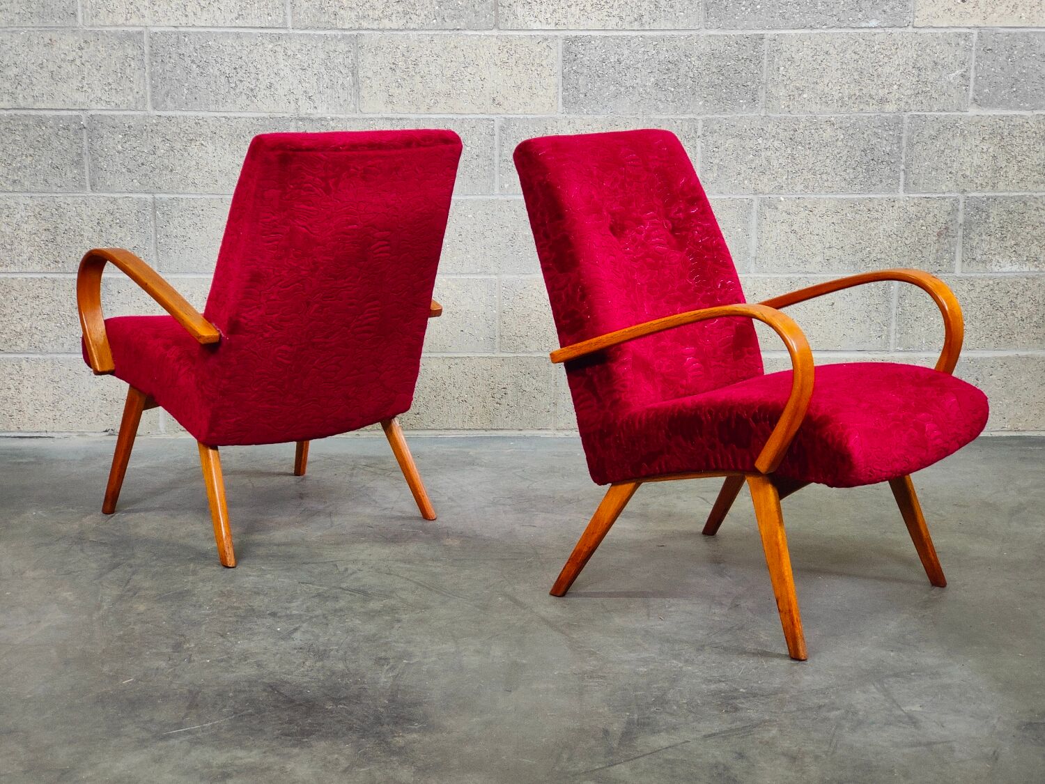 Pair of 6951 red velvet armchairs by Jaroslav Smidek for Ton