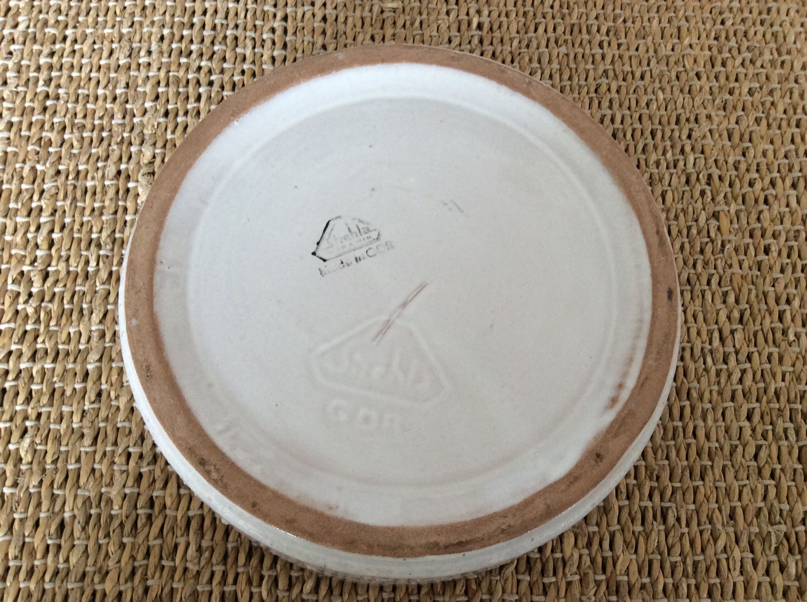 Glazed stoneware dish