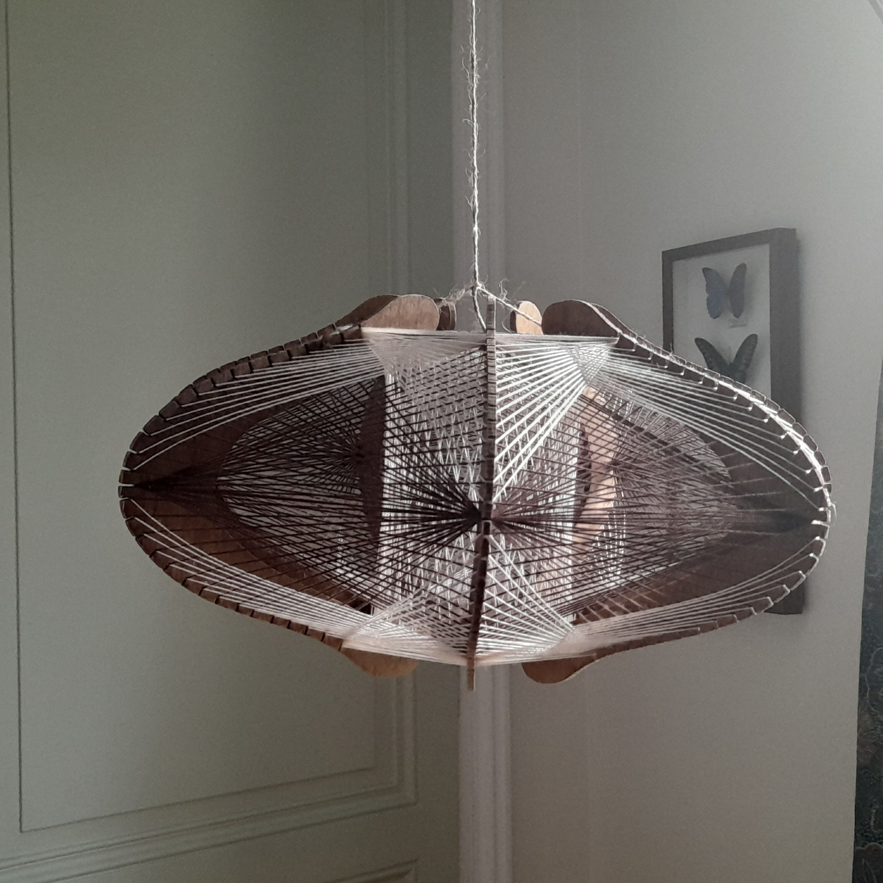 Scandinavian pendant lamp in wood and wire