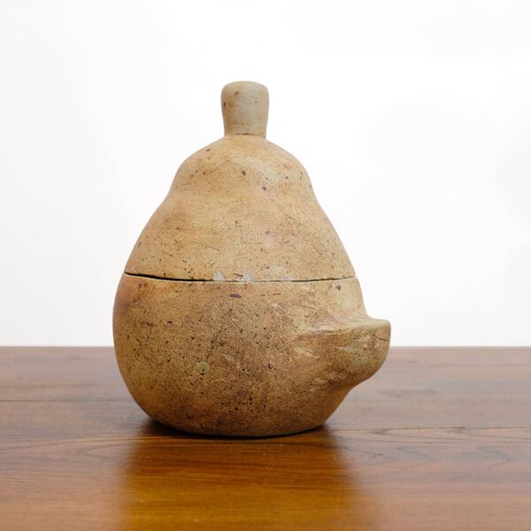 Pot couvert en grès en forme de poire.