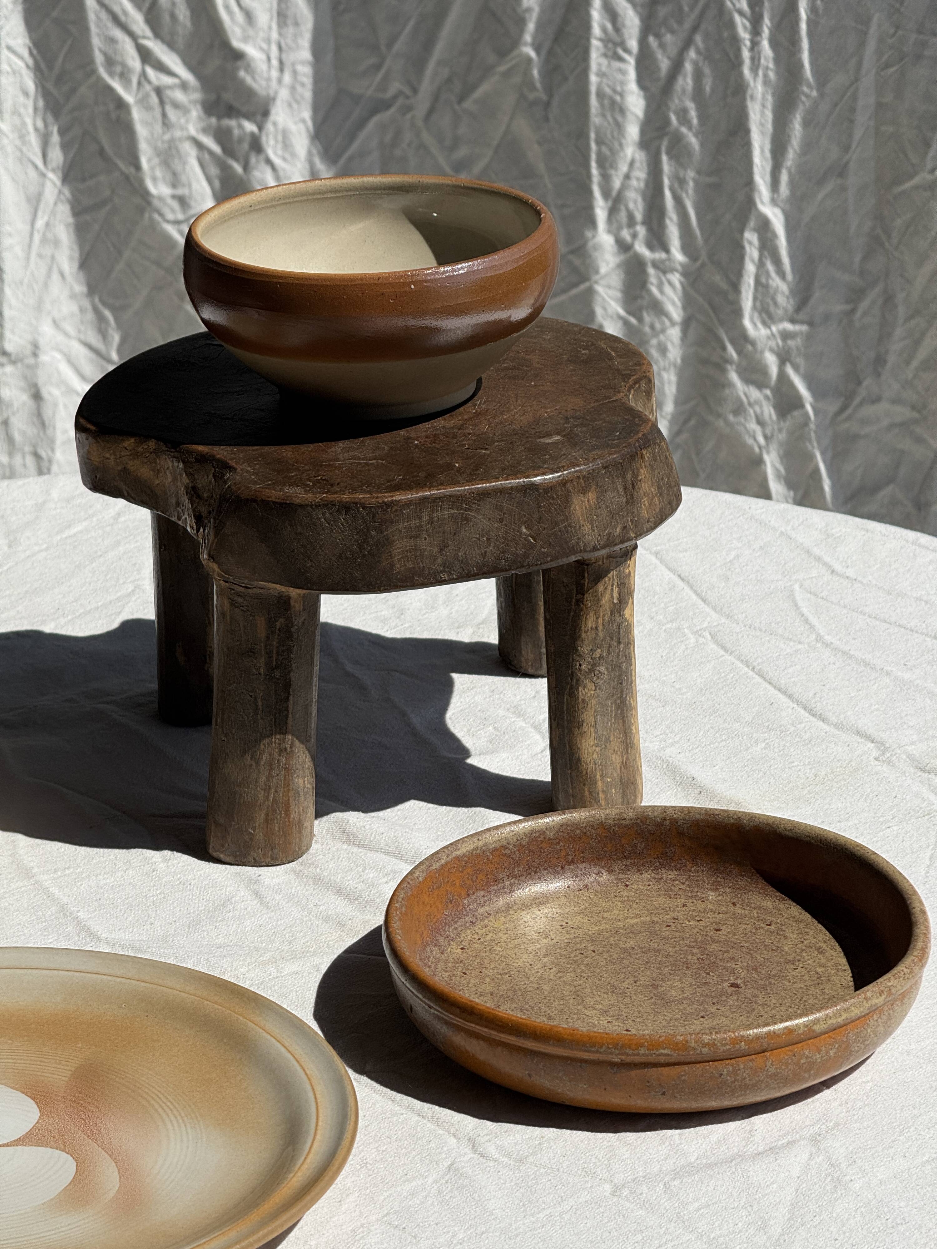 A two-tone beige and brown stoneware bowl H7 D14.5