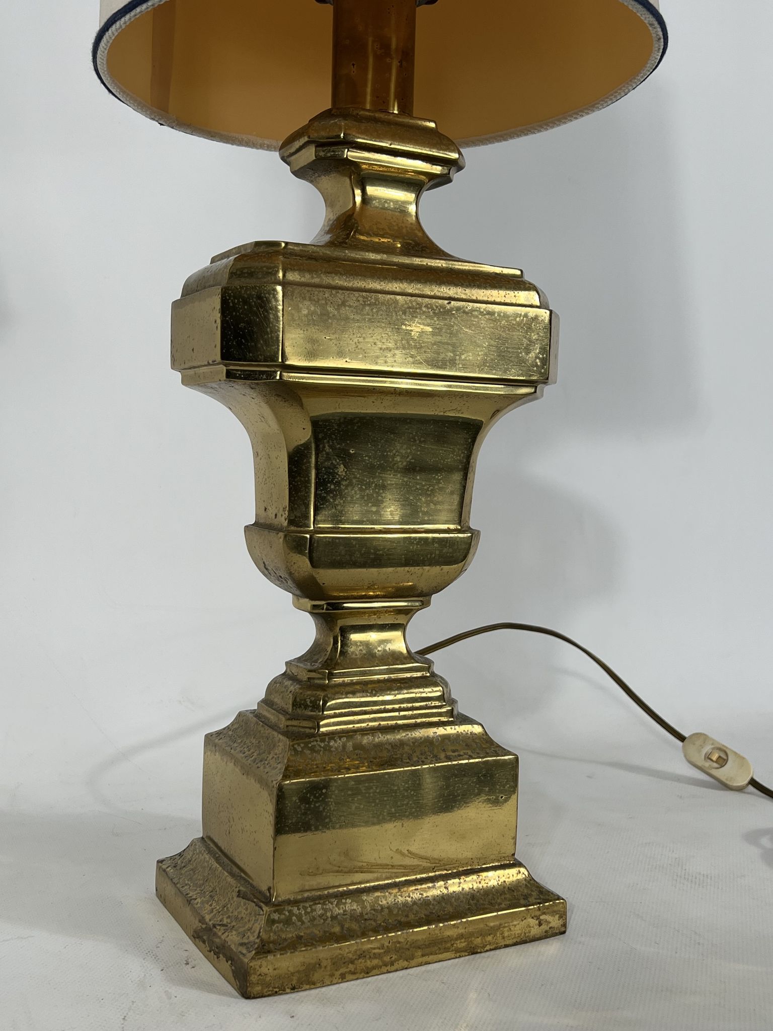 Lampe de table italienne en laiton massif des années 50