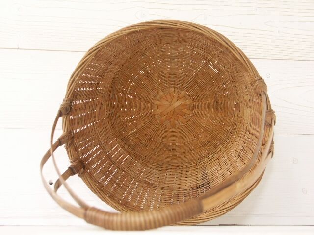 Vintage rattan fruit basket 70