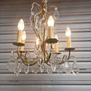 Remarkable cage chandelier with 6 lights and complete crystal pendants in working condition.