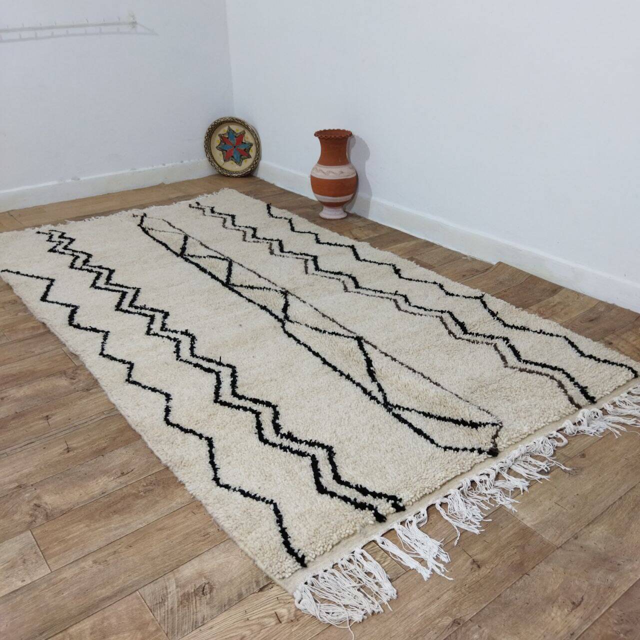 Handmade Moroccan Berber Rug 277 X 157 CM