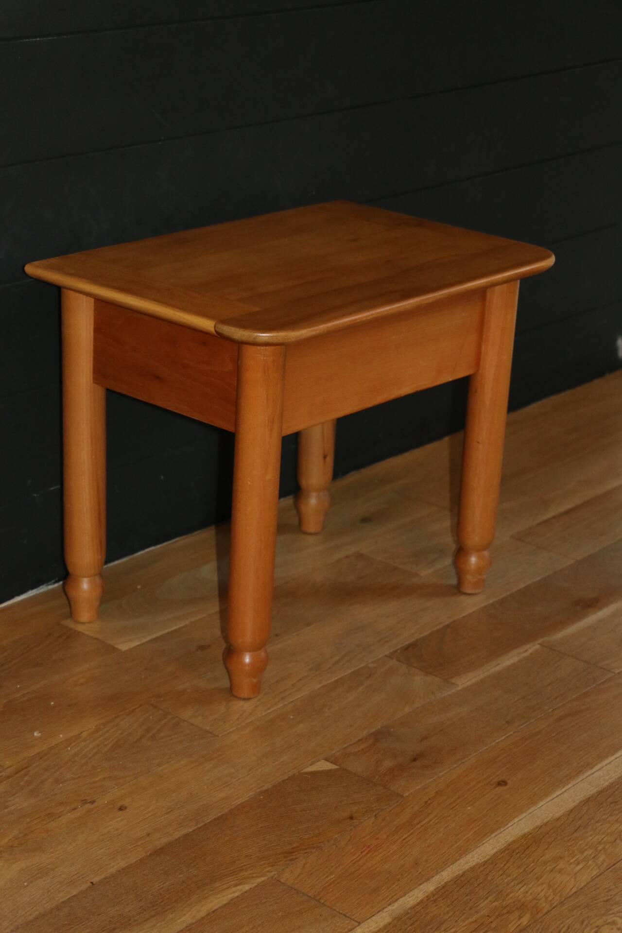 Pair of bedside tables with drawers in solid elm