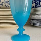 Aiguière, pichet en opaline bleu ciel