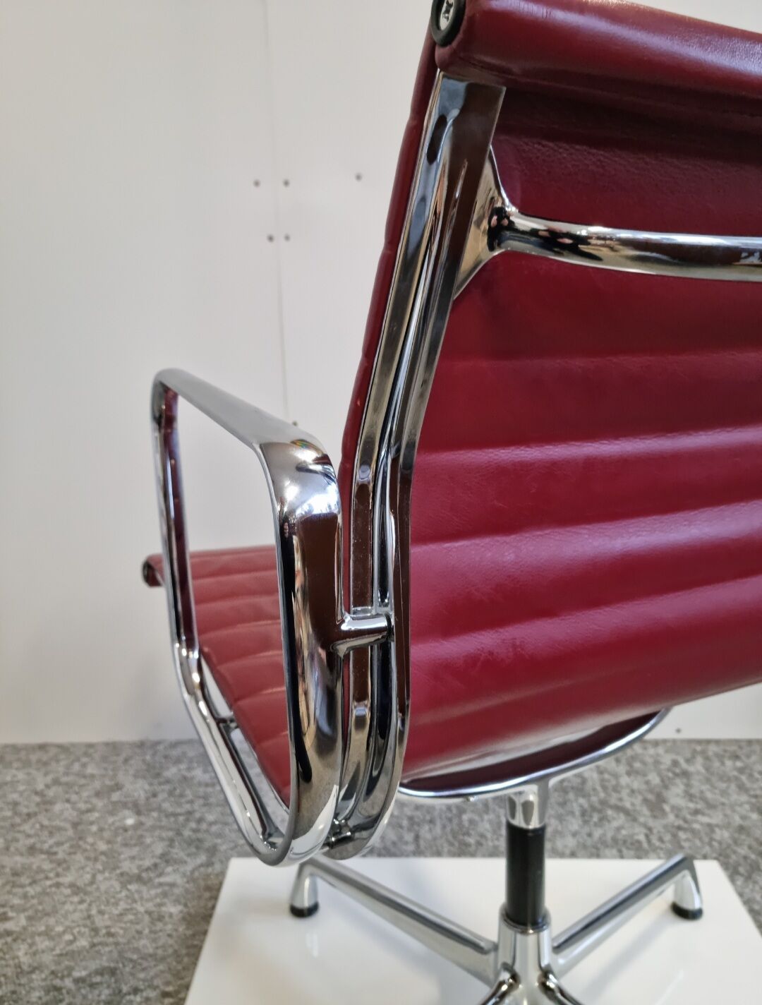 Ea 108 armchair by Charles & Ray Eames, Vitra edition