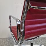 Ea 108 armchair by Charles & Ray Eames, Vitra edition