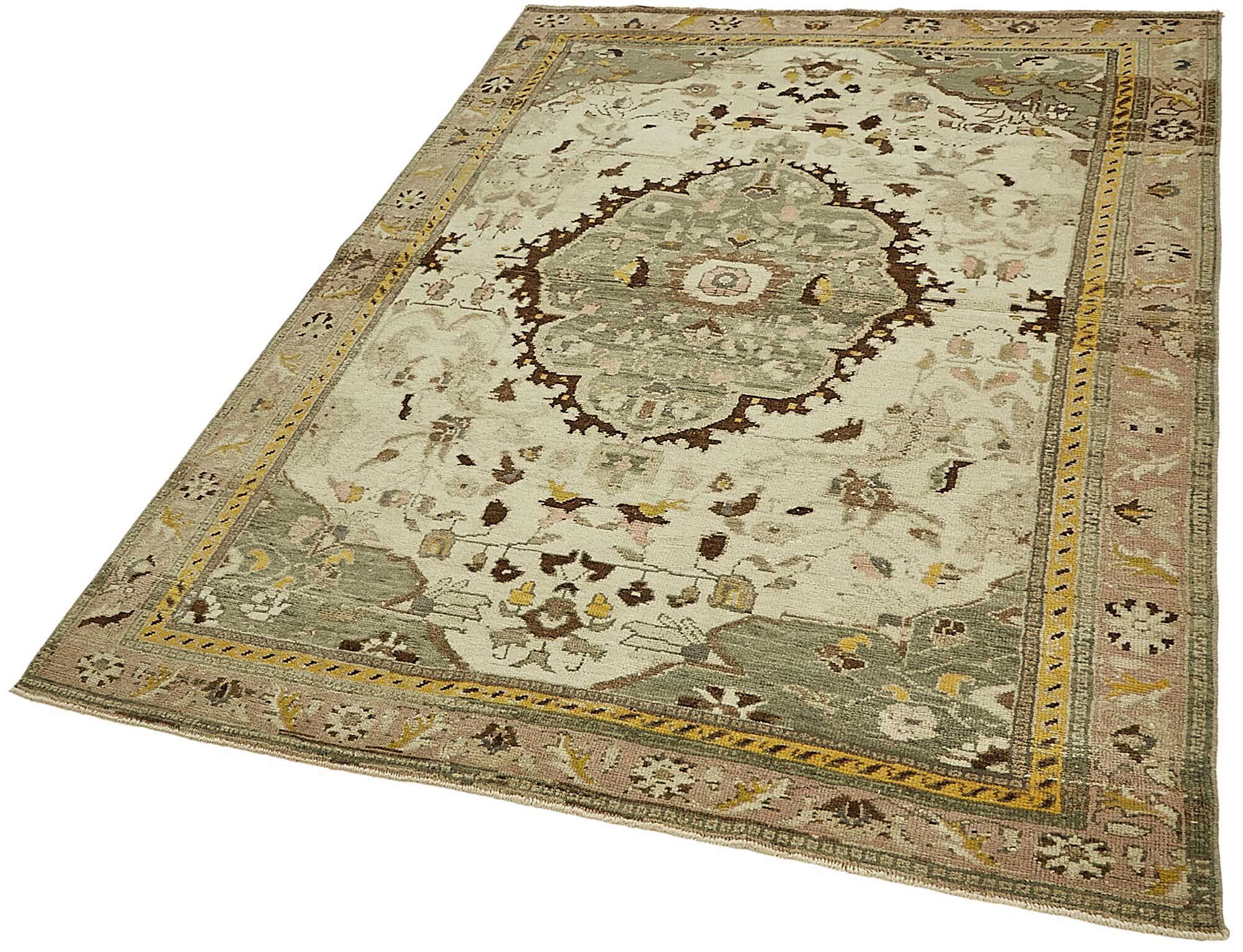 Turkish Vintage Anatolian Rug 134 cm x 187 cm
