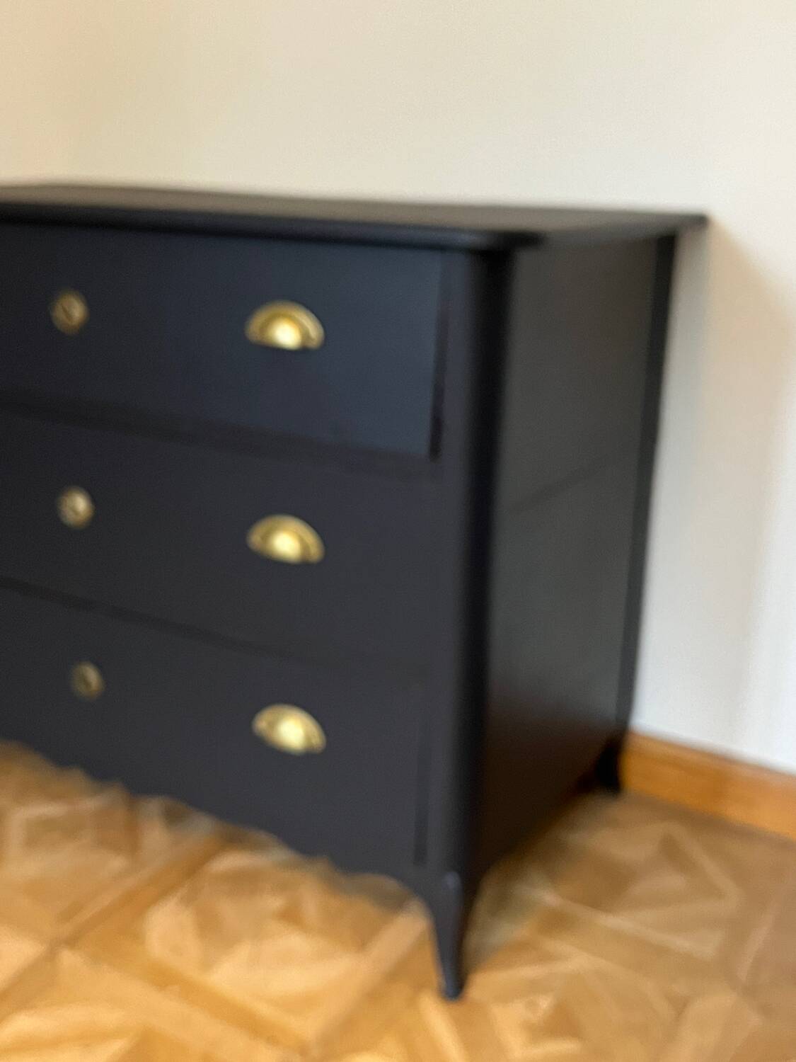 Commode classique noir mat et laiton