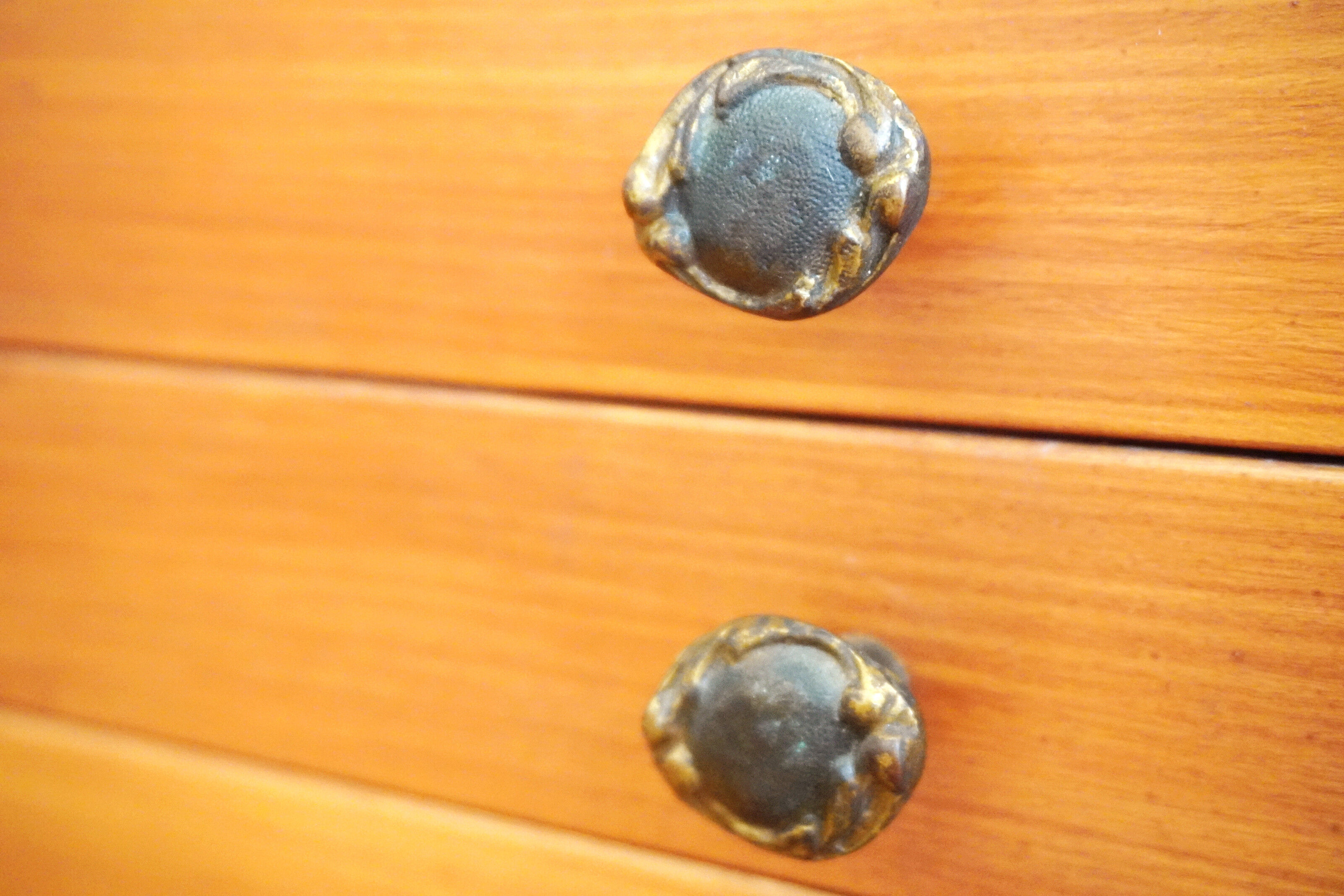 Small metier furniture chest of drawers with display case