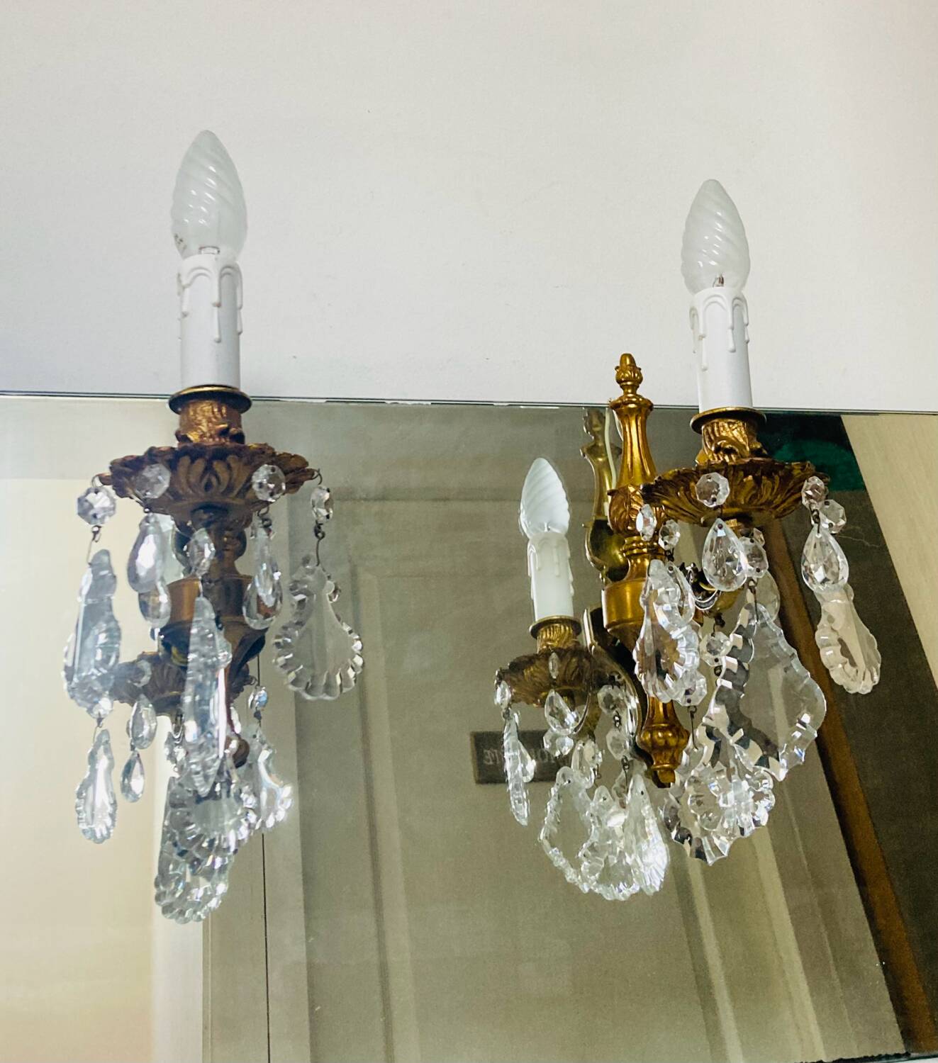 Louis XV wall lights in gilded bronze with pendants, mid-20th century / n°2