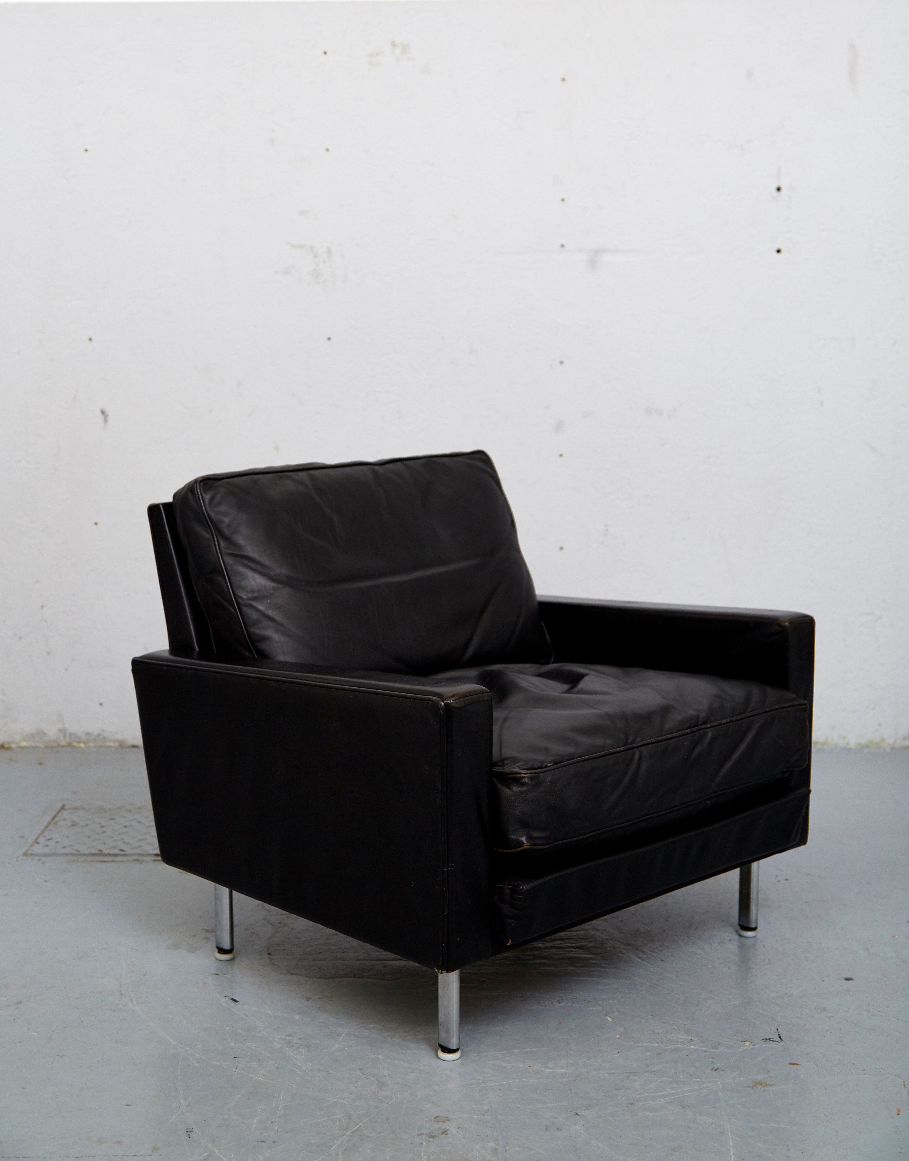 Lounge chairs by George Nelson for Herman Miller