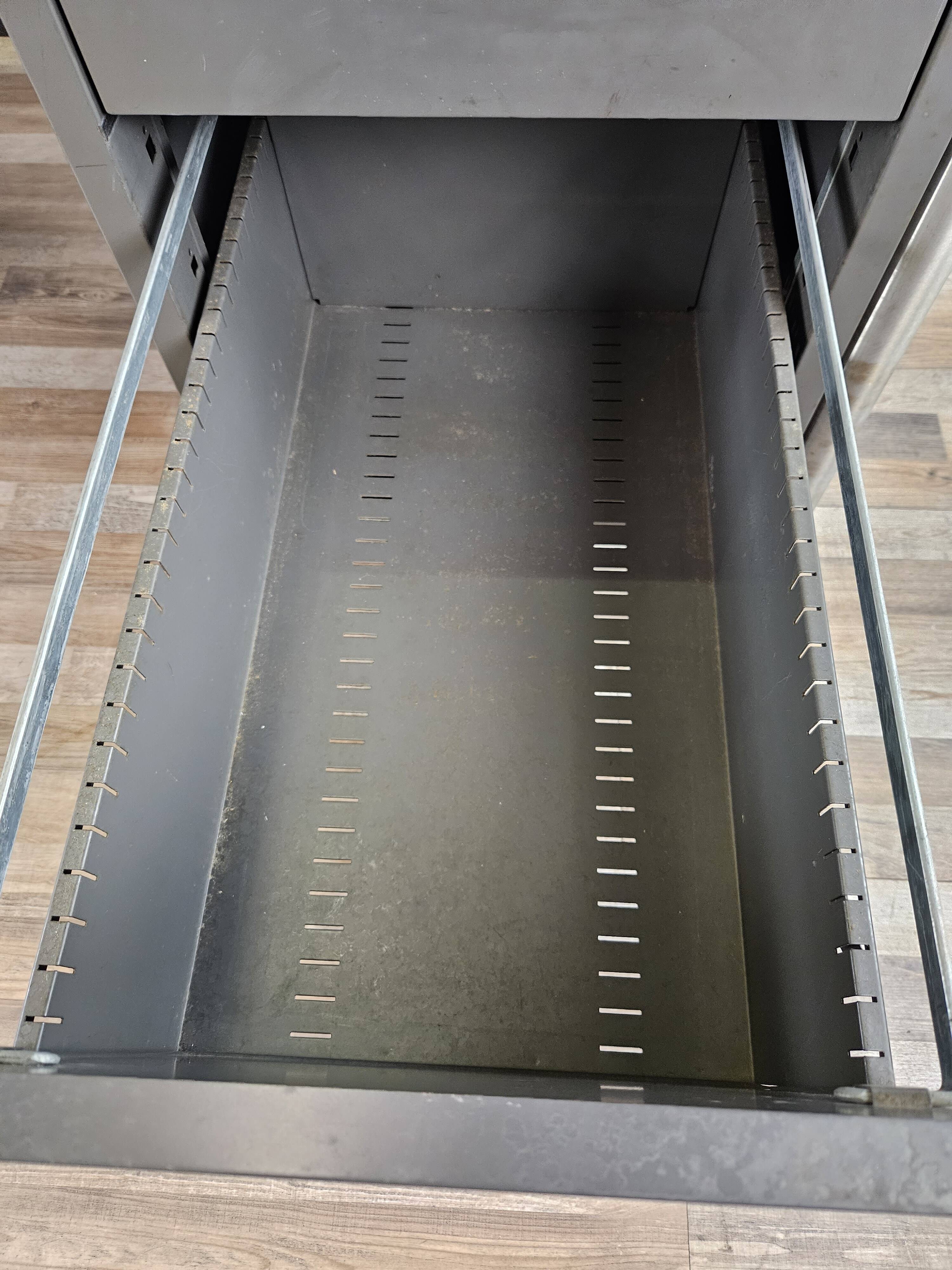 Bureau de direction avec plateau en stratifié palissandre par Mobiltecnica Torino