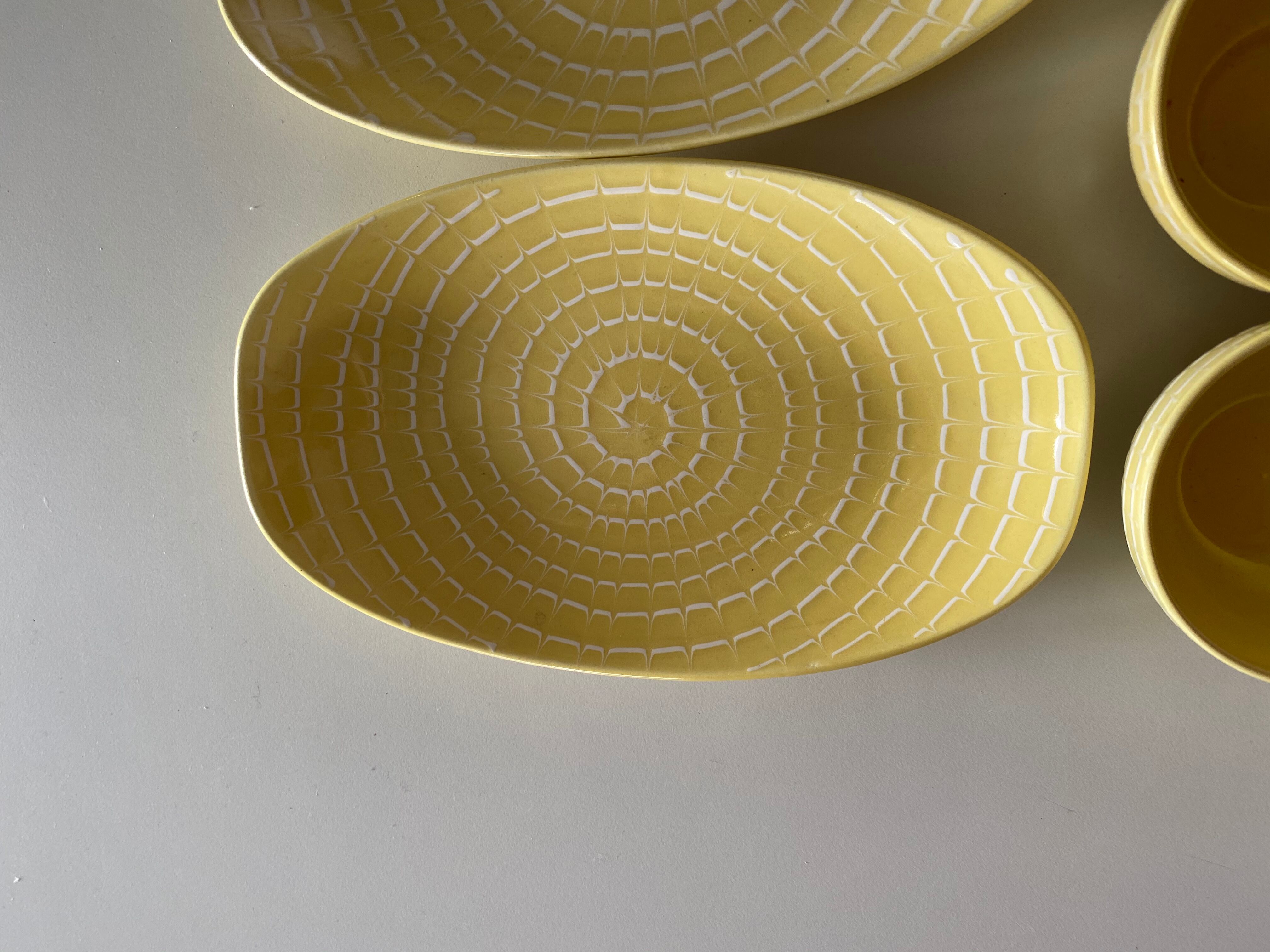 Longchamps cups and dishes