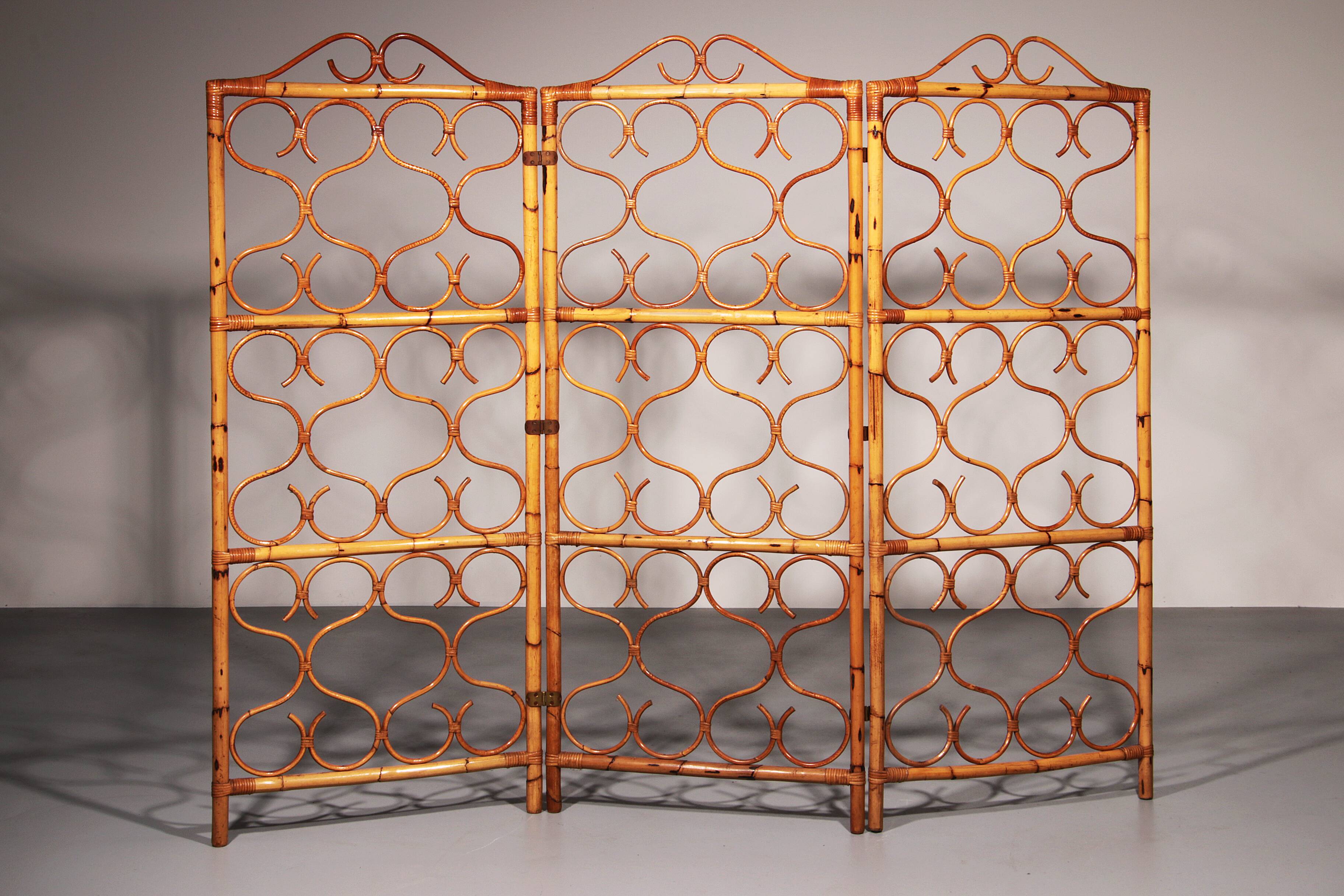 Vintage Rattan room divider or room divider made in Italy 1960