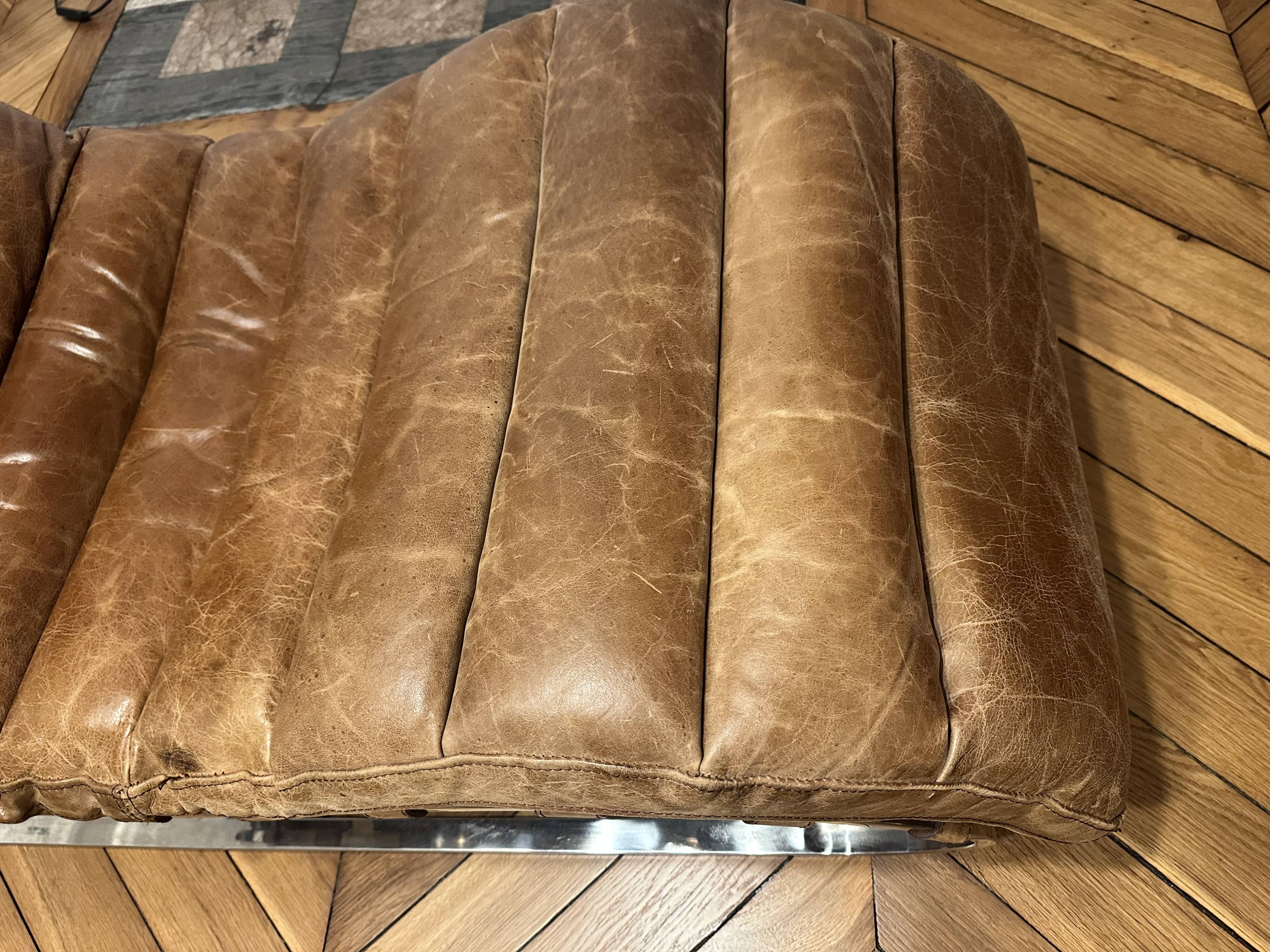 LC4 chaise longue style – patinated camel leather