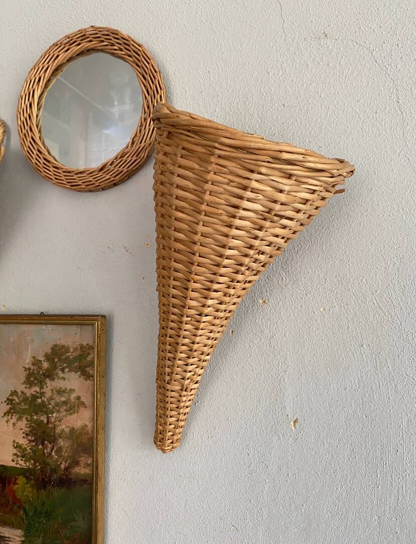 Hanging basket, light wicker