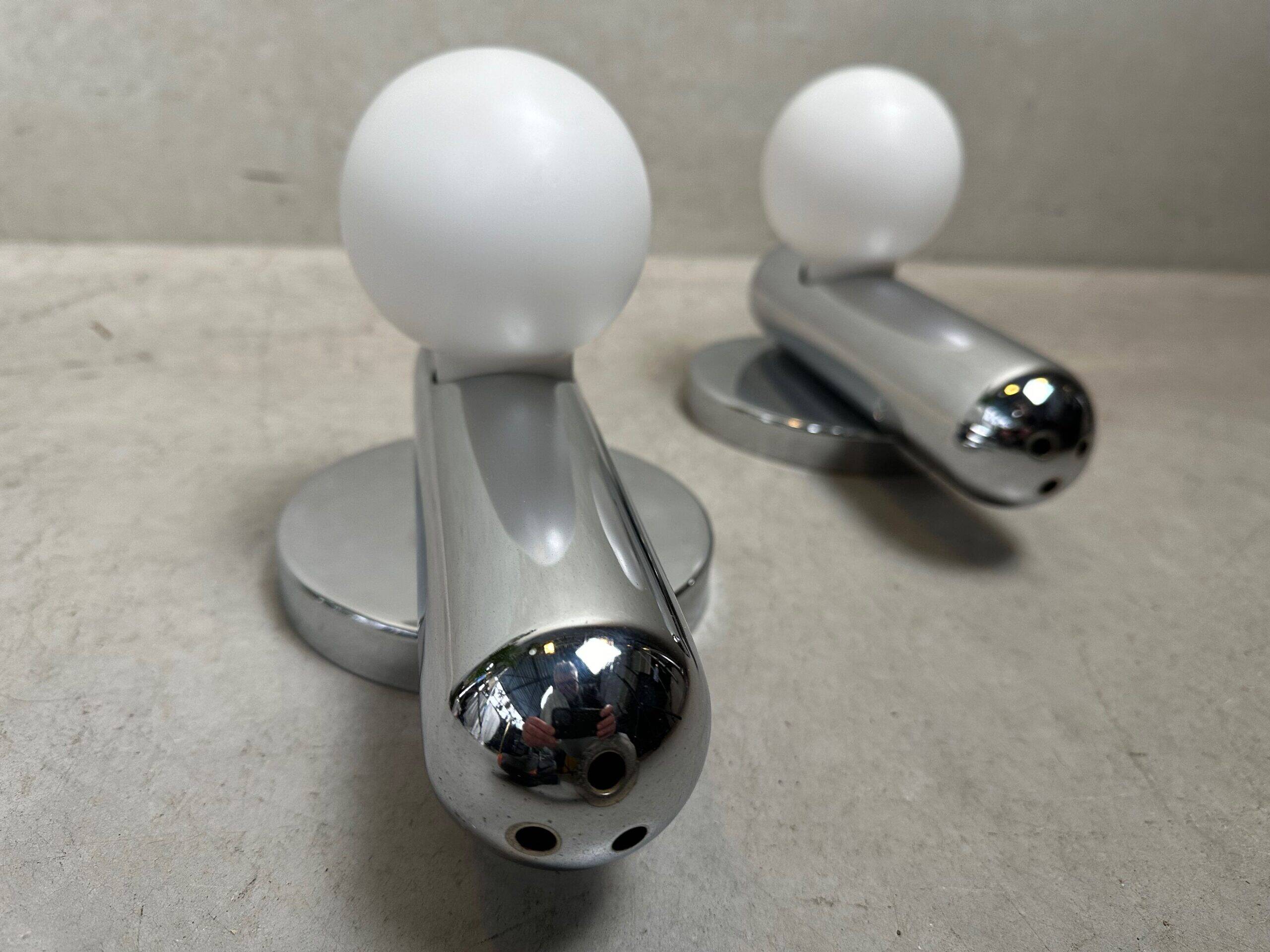 2x vintage design wall lamps – chrome and opaline