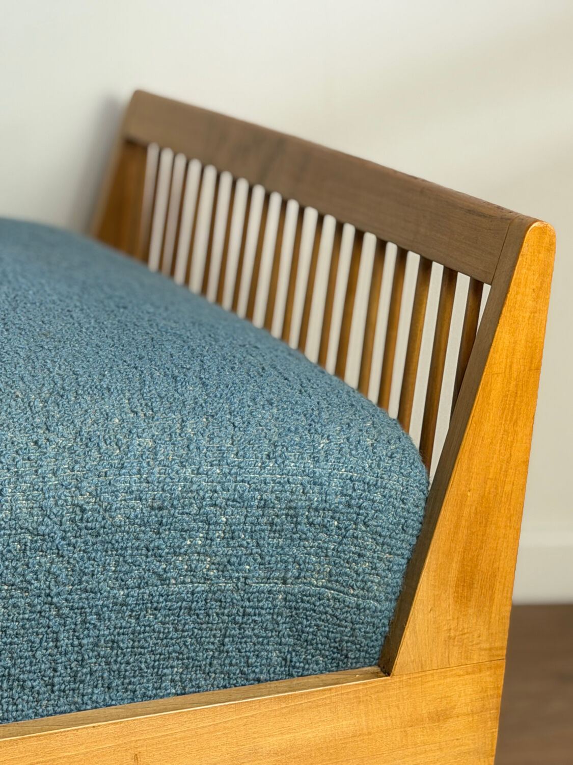 Vintage wooden bench / daybed
