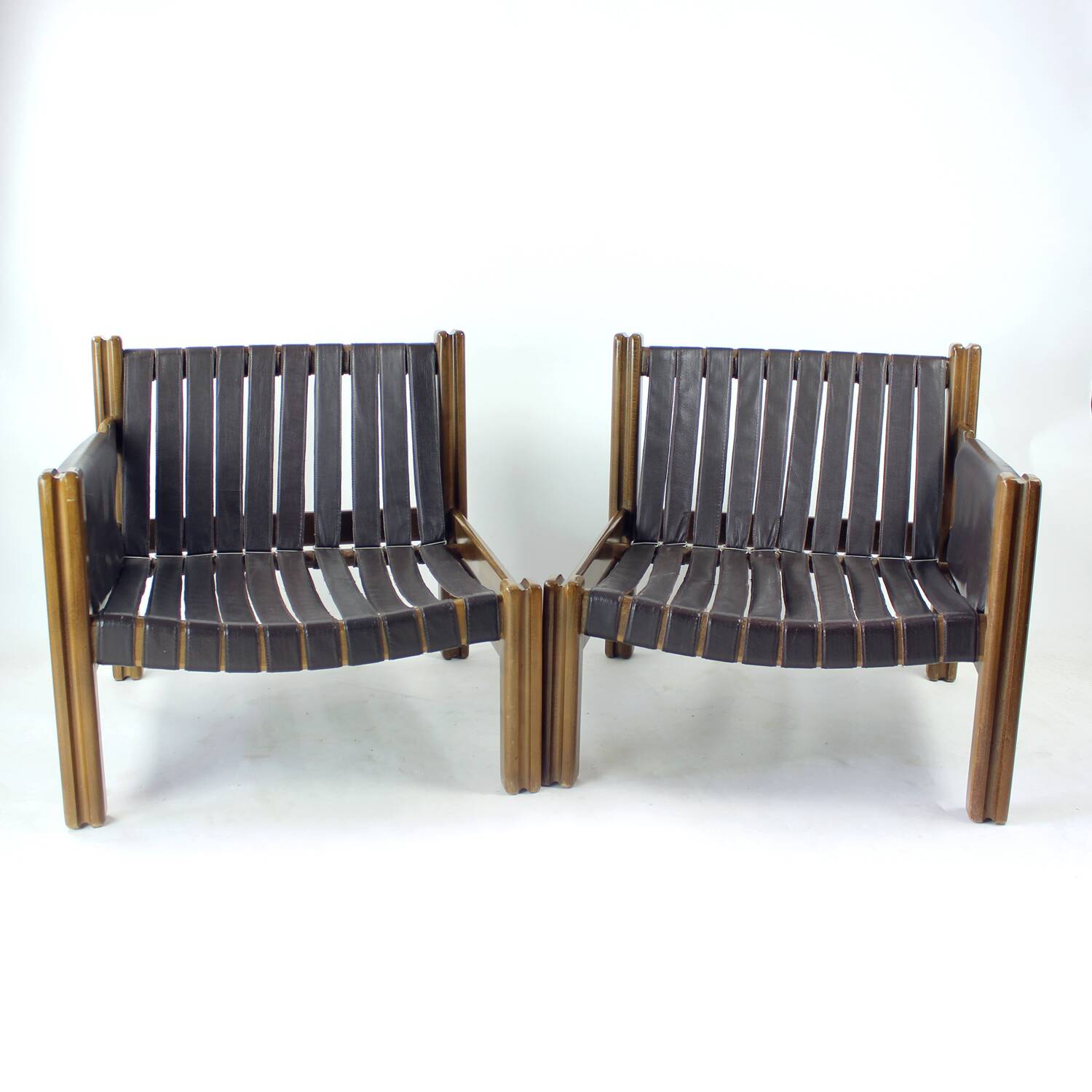 Canapé deux places en noyer et cuir par Boris Hála pour Ton, 1986