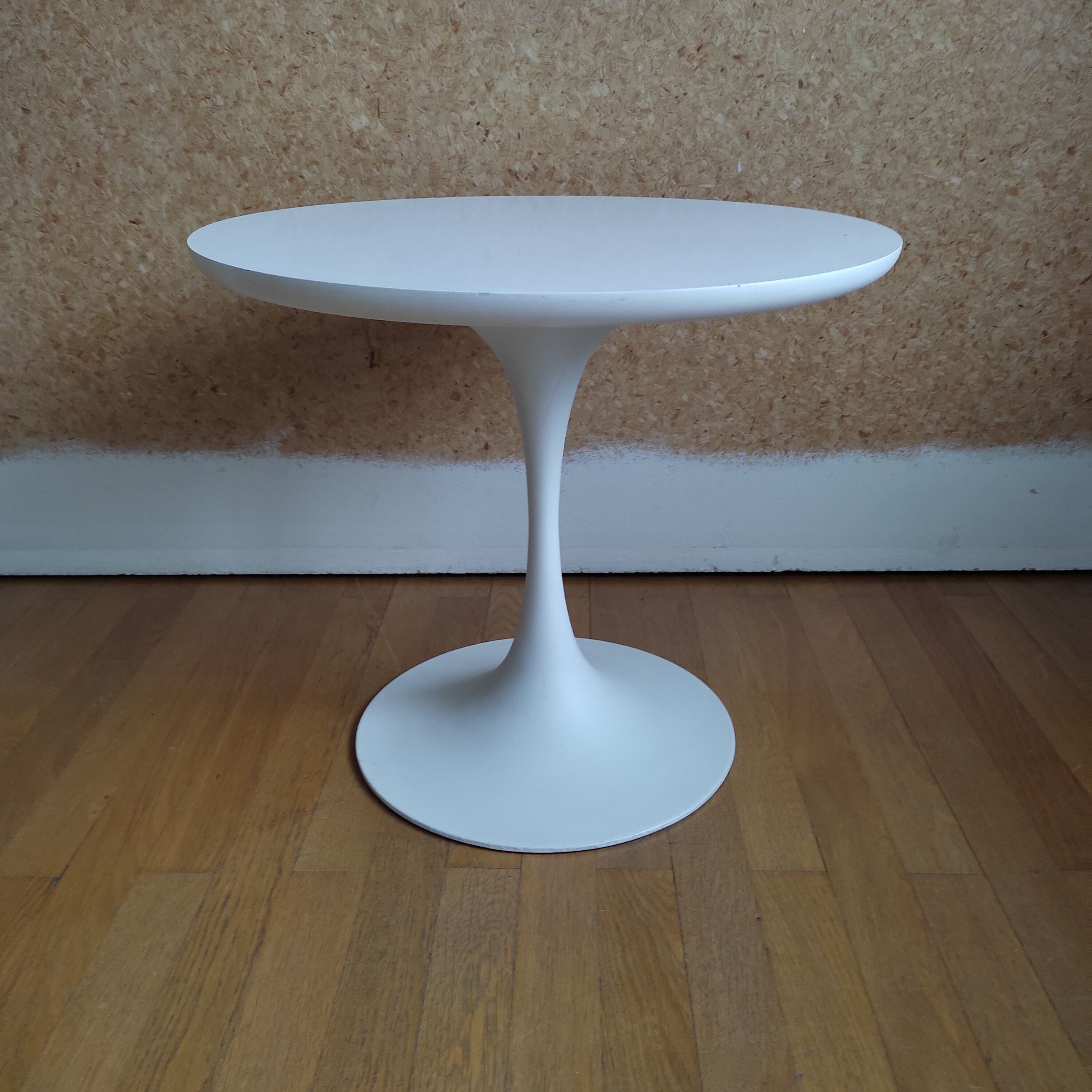 Arkana tulip table by Maurice Burke, Arkana edition 60/70