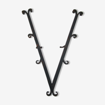 Letter V in wrought iron