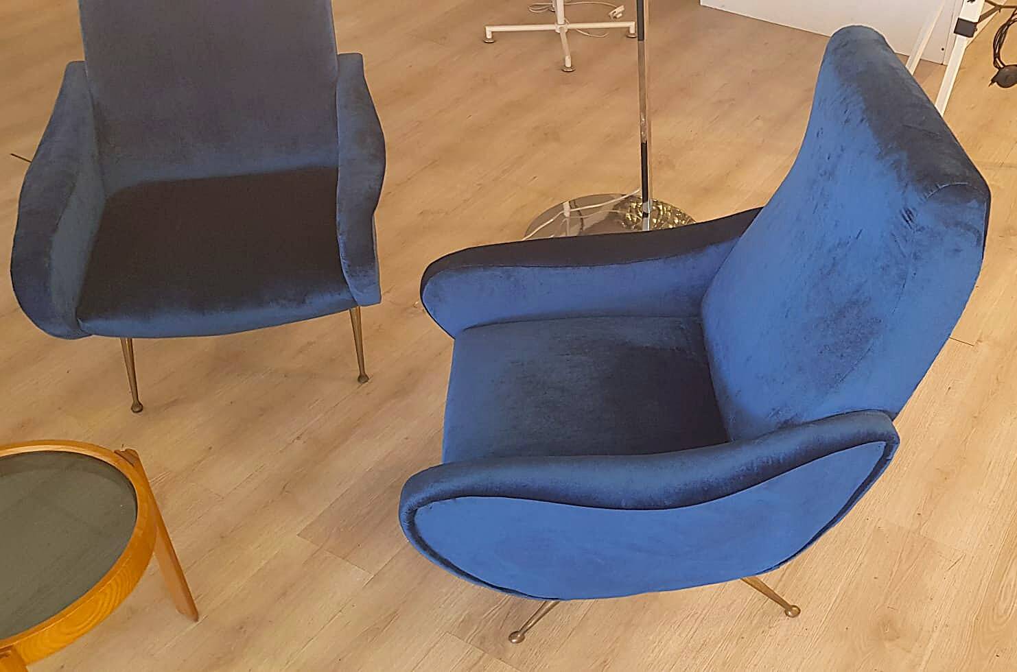 Fauteuils en velours bleu du milieu du siècle, lot de 2