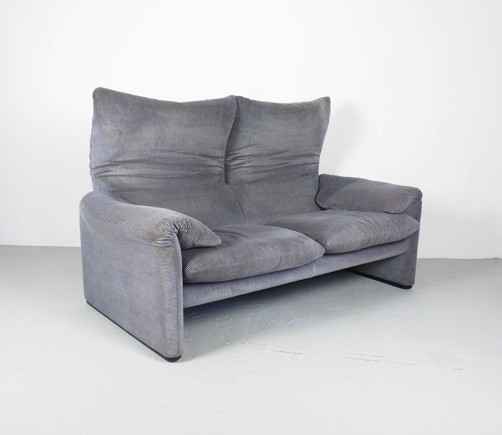 Maralunga 2 seater sofa by Vico Magistretti for Cassina