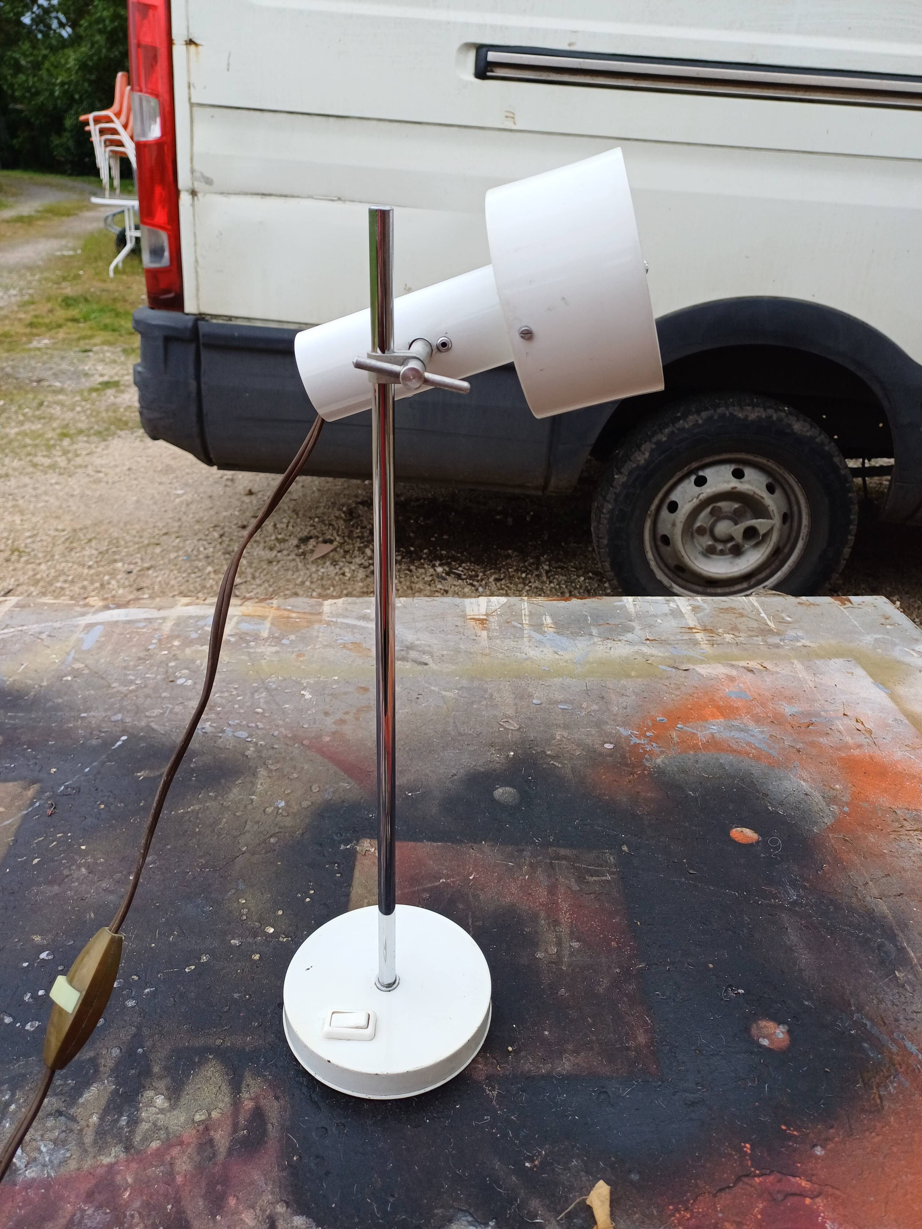 60s White Metal Lamp