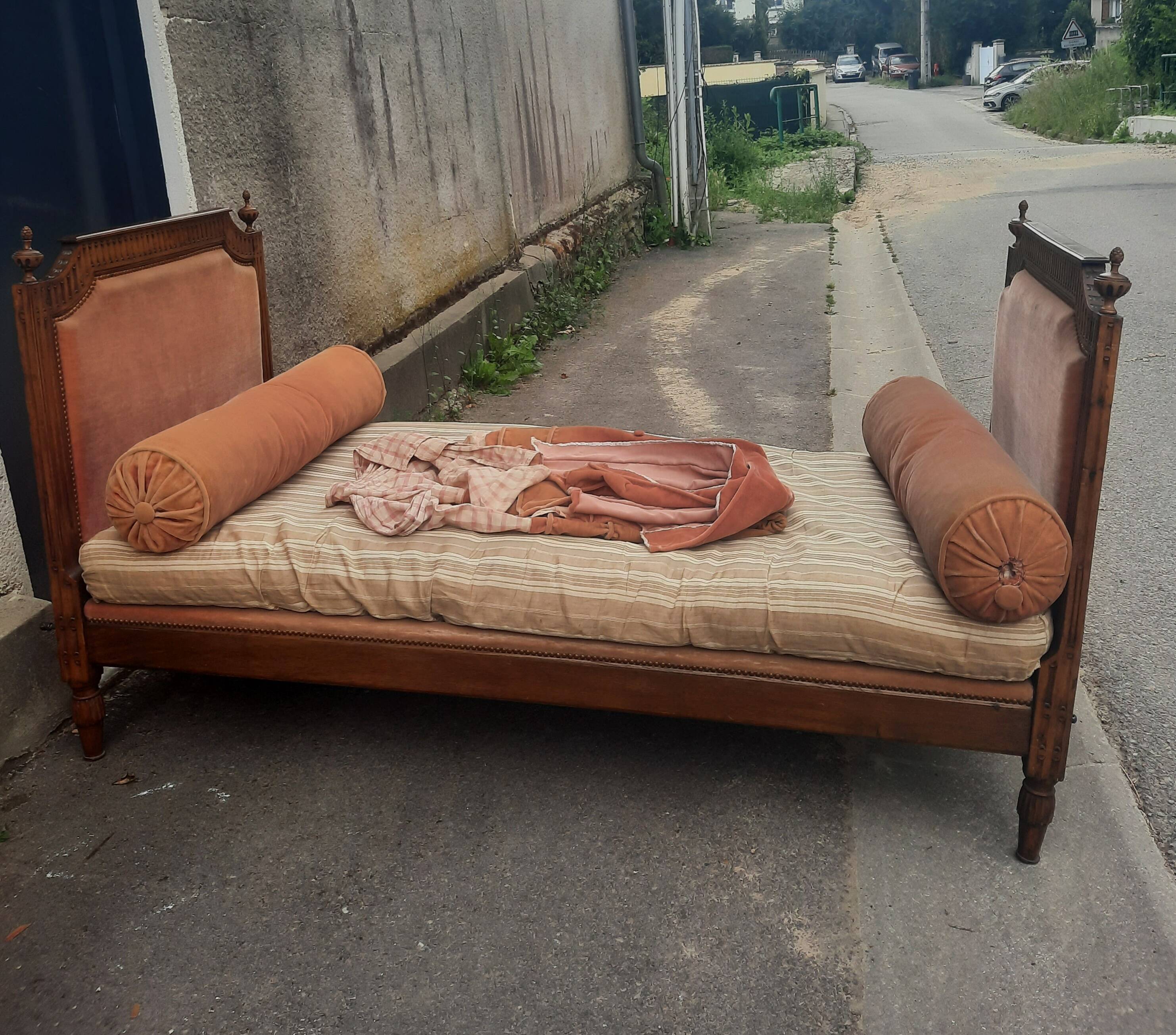 Louis XVI period bed with bedding