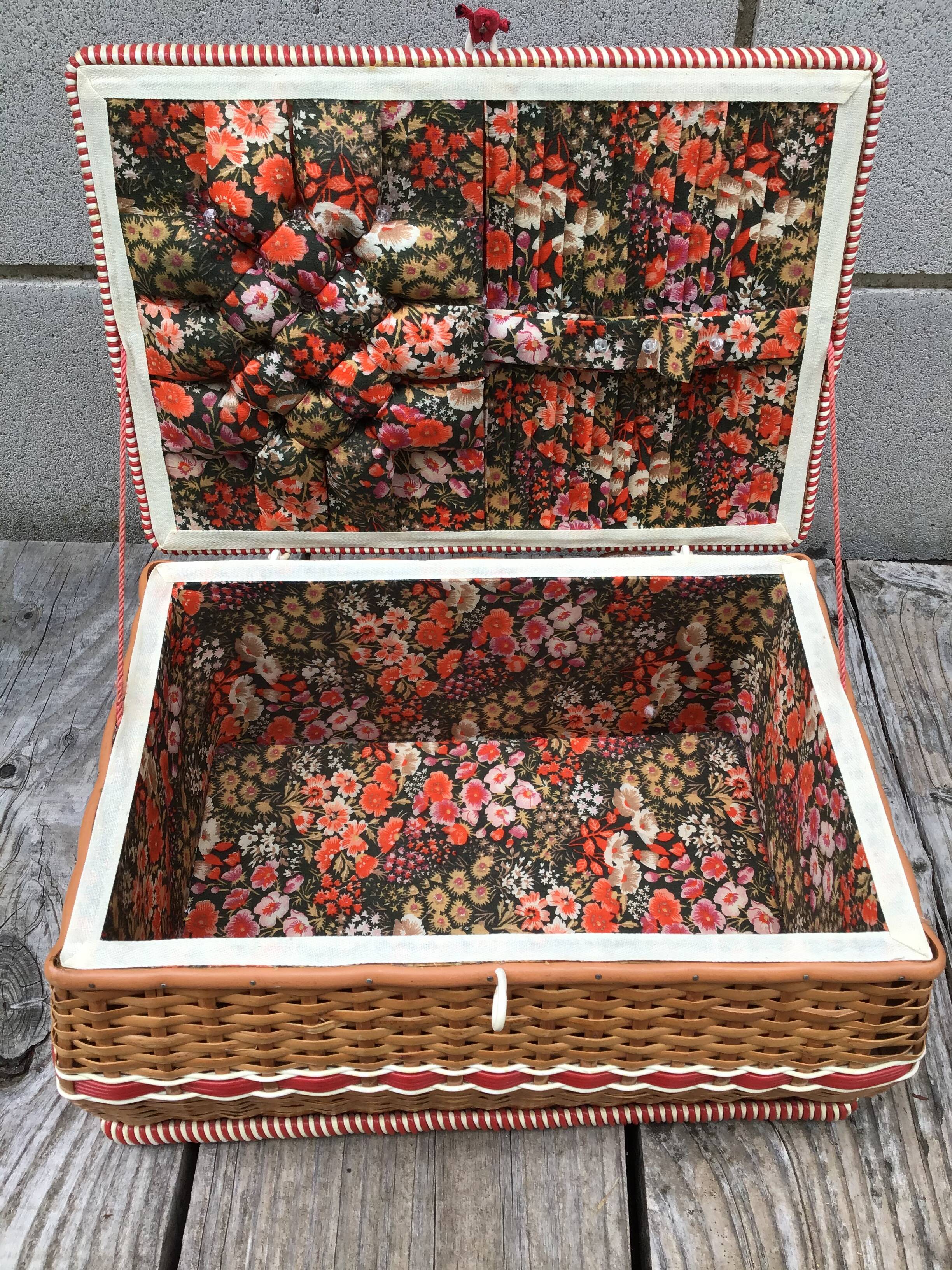 Wicker and scoubidou sewing basket
