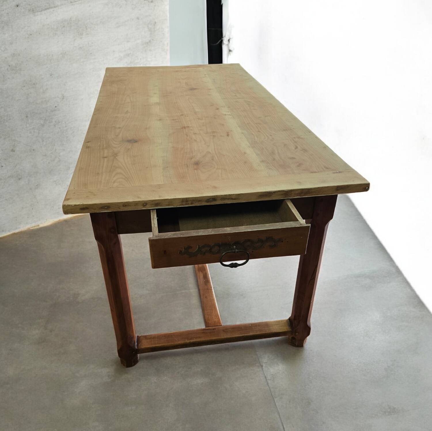 Farm table in solid pine with two drawers – 19th century