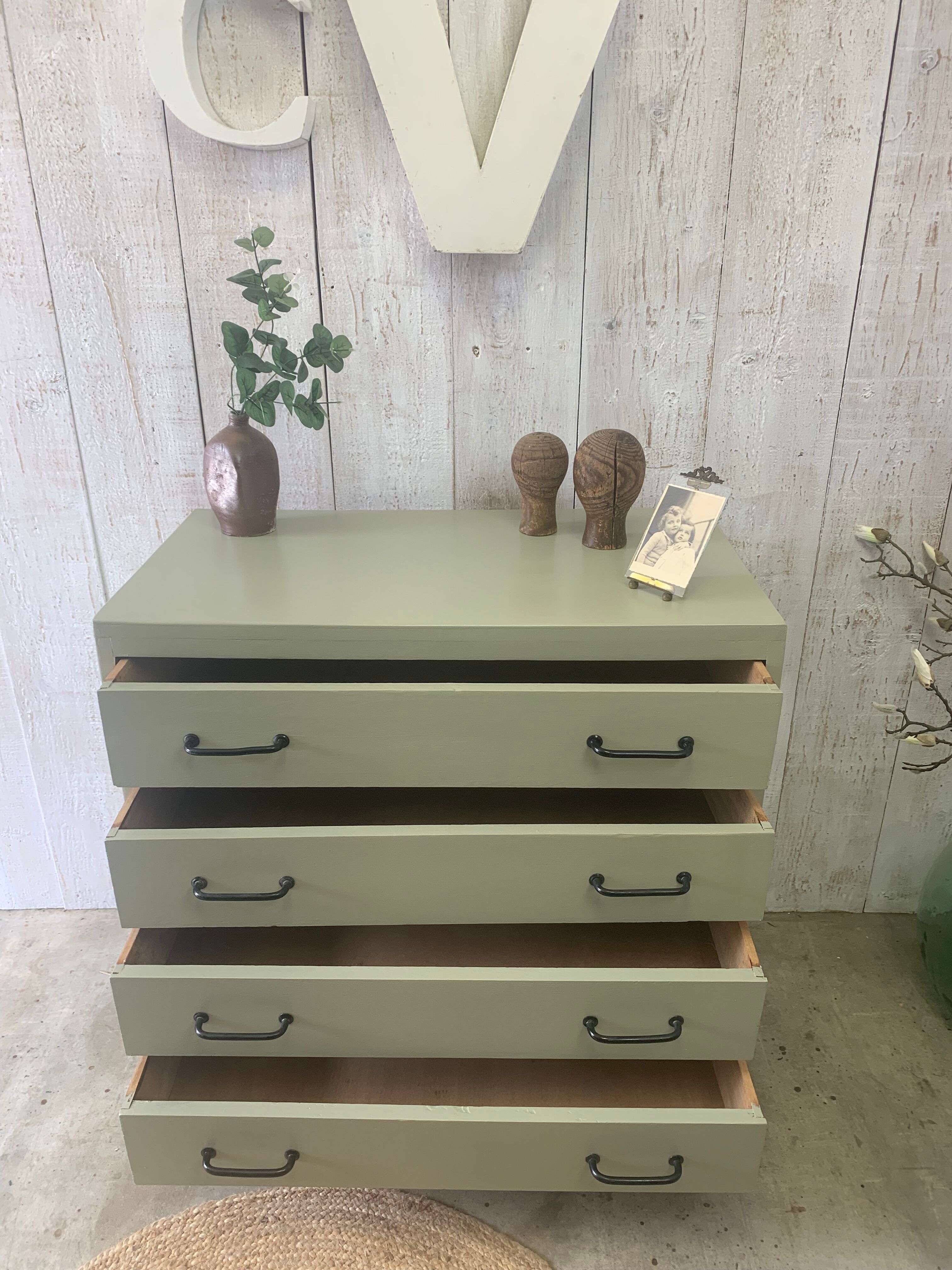60s dresser