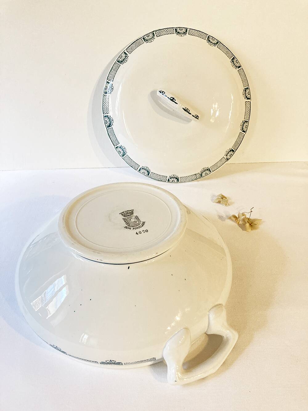 Half-porcelain soup tureen from St-Amand