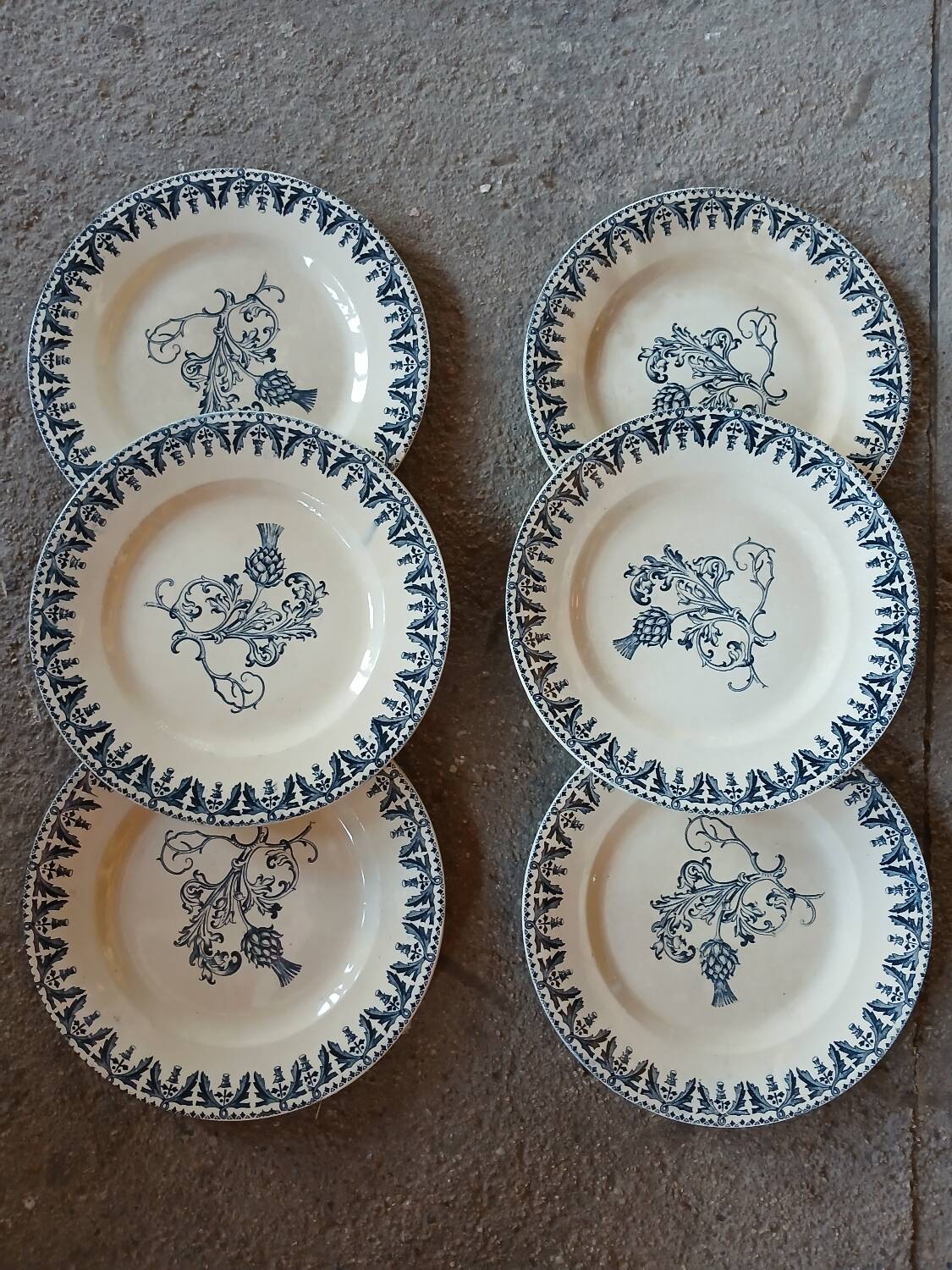 6 Terre de Fer "Lorraine" dessert plates