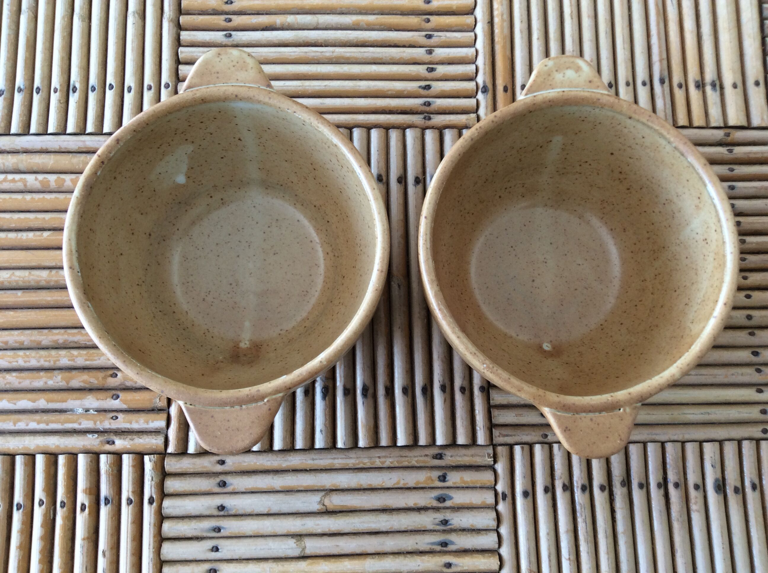 2 stoneware bowls